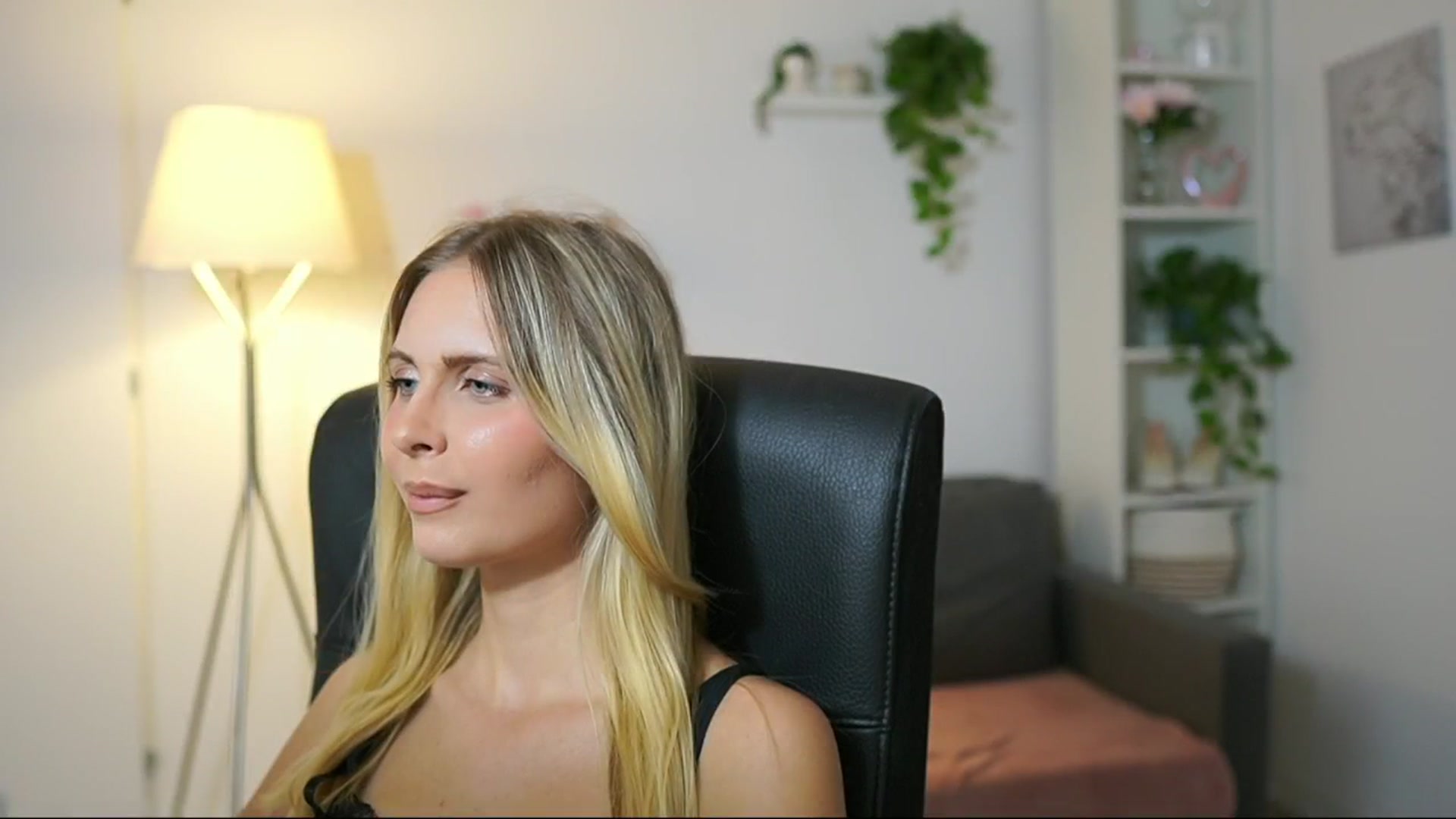 Gallery image thumbnail from Catecrago_'s myfreecams stream on, 08/28/2025, 15:35 image 18 of 20