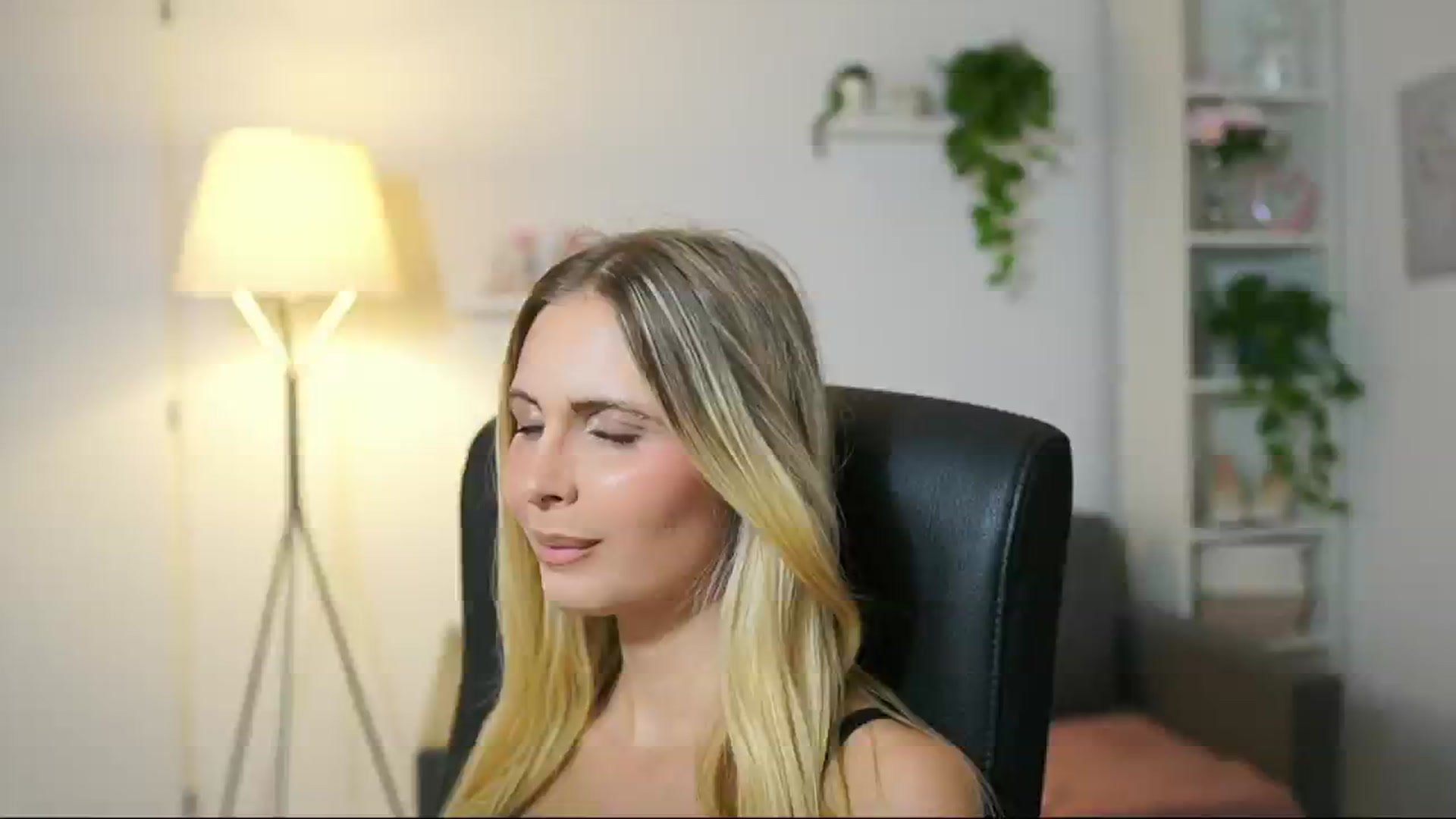 Gallery image thumbnail from Catecrago_'s myfreecams stream on, 08/28/2025, 16:58 image 1 of 20
