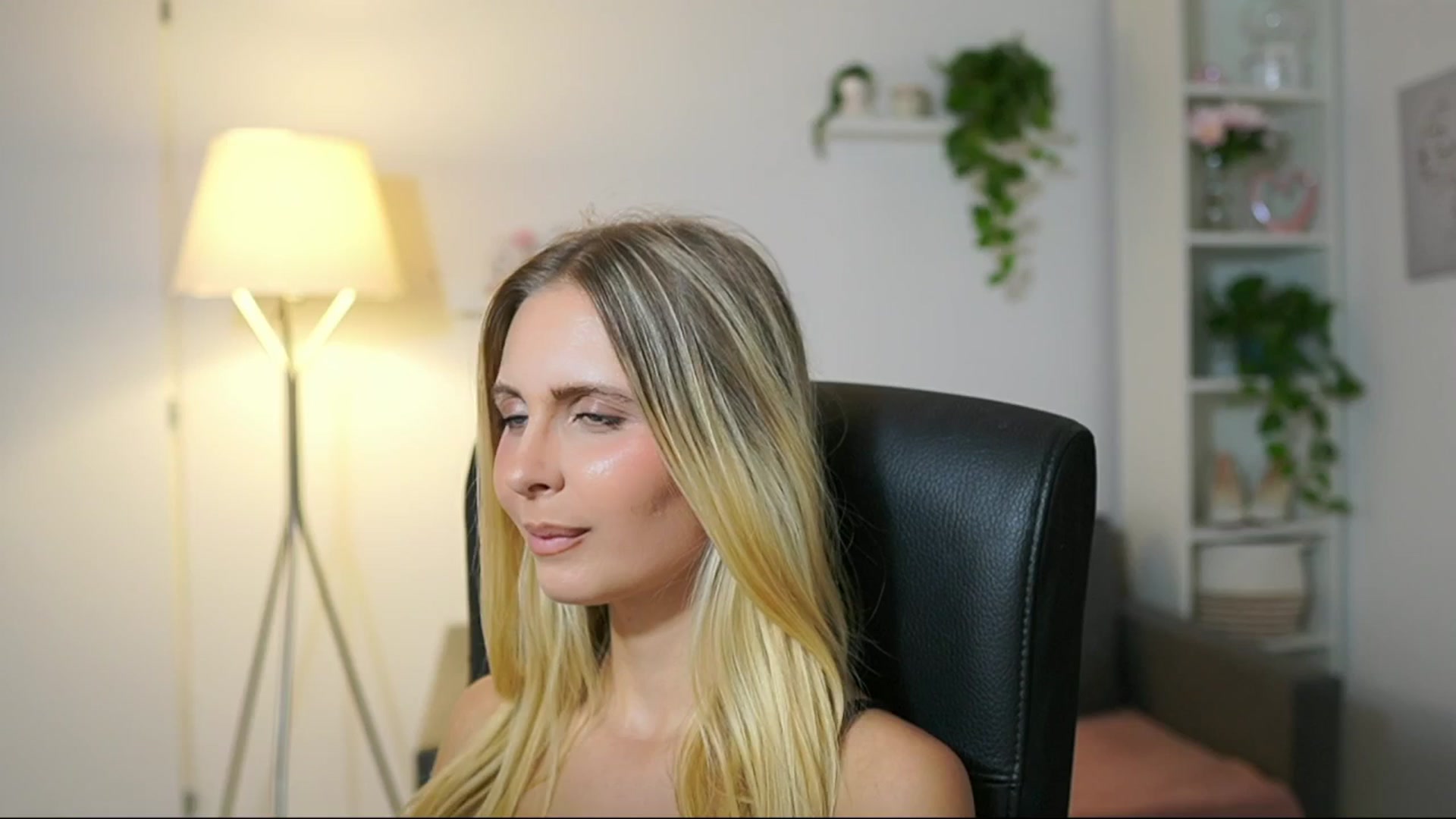 Gallery image thumbnail from Catecrago_'s myfreecams stream on, 08/28/2025, 17:47 image 8 of 20