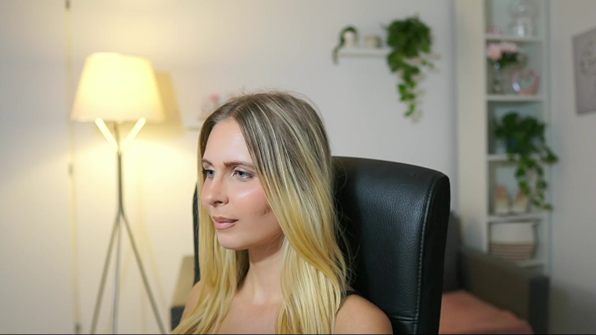 Gallery image thumbnail from Catecrago_'s myfreecams stream on, 08/28/2025, 17:47 image 17 of 20