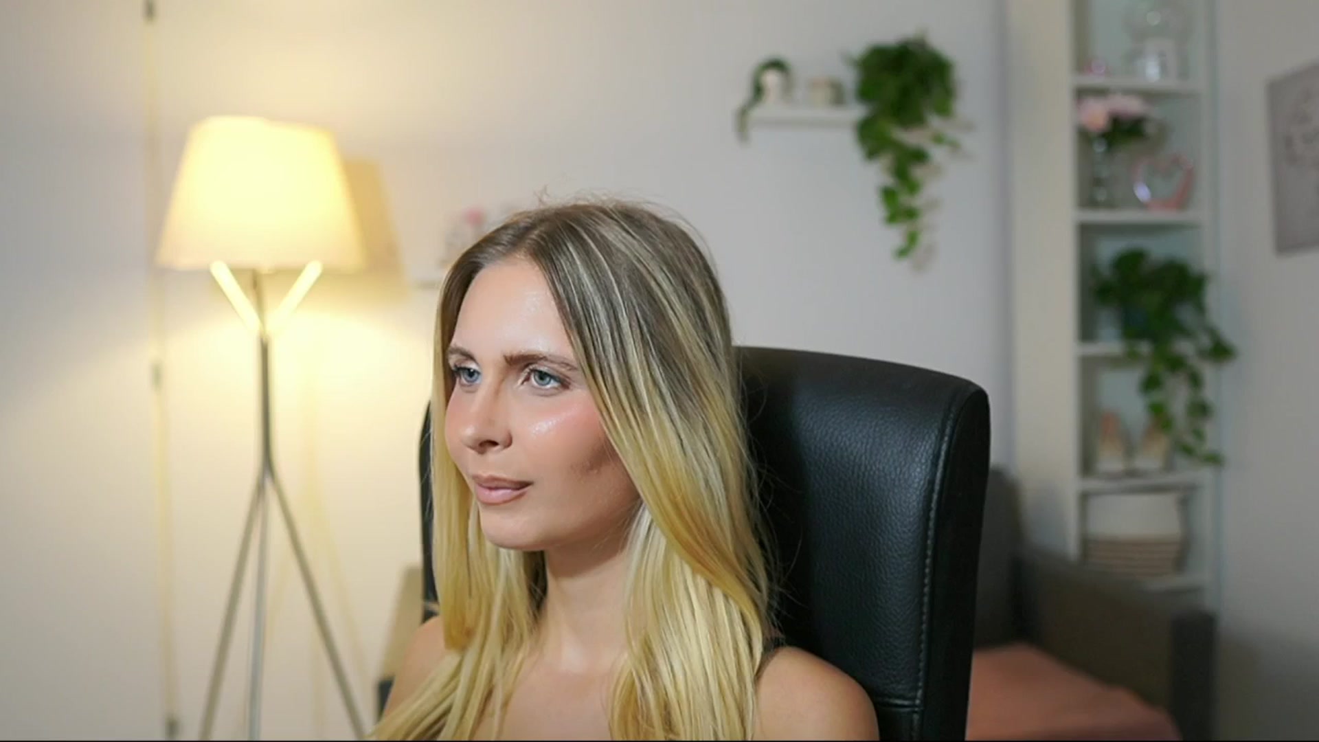 Gallery image thumbnail from Catecrago_'s myfreecams stream on, 08/28/2025, 17:47 image 10 of 20