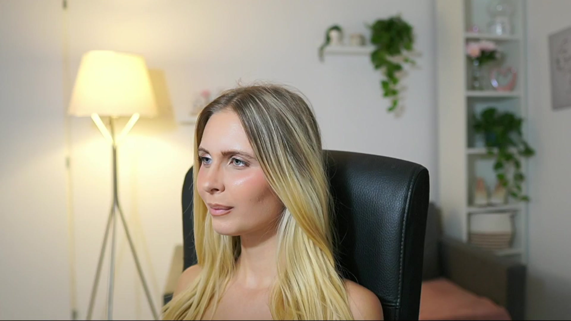 Gallery image thumbnail from Catecrago_'s myfreecams stream on, 08/28/2025, 17:47 image 4 of 20
