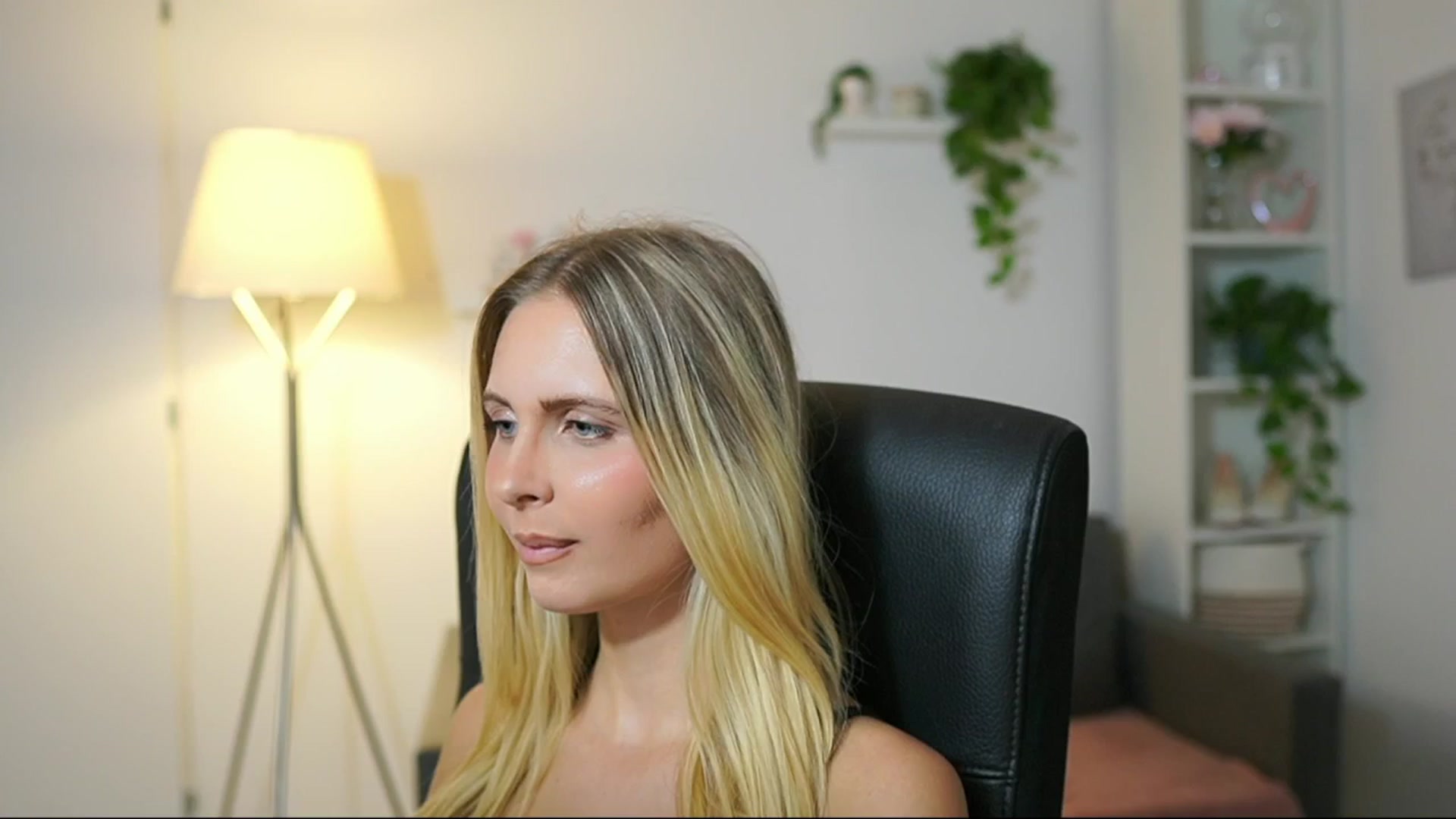 Gallery image thumbnail from Catecrago_'s myfreecams stream on, 08/28/2025, 17:47 image 15 of 20