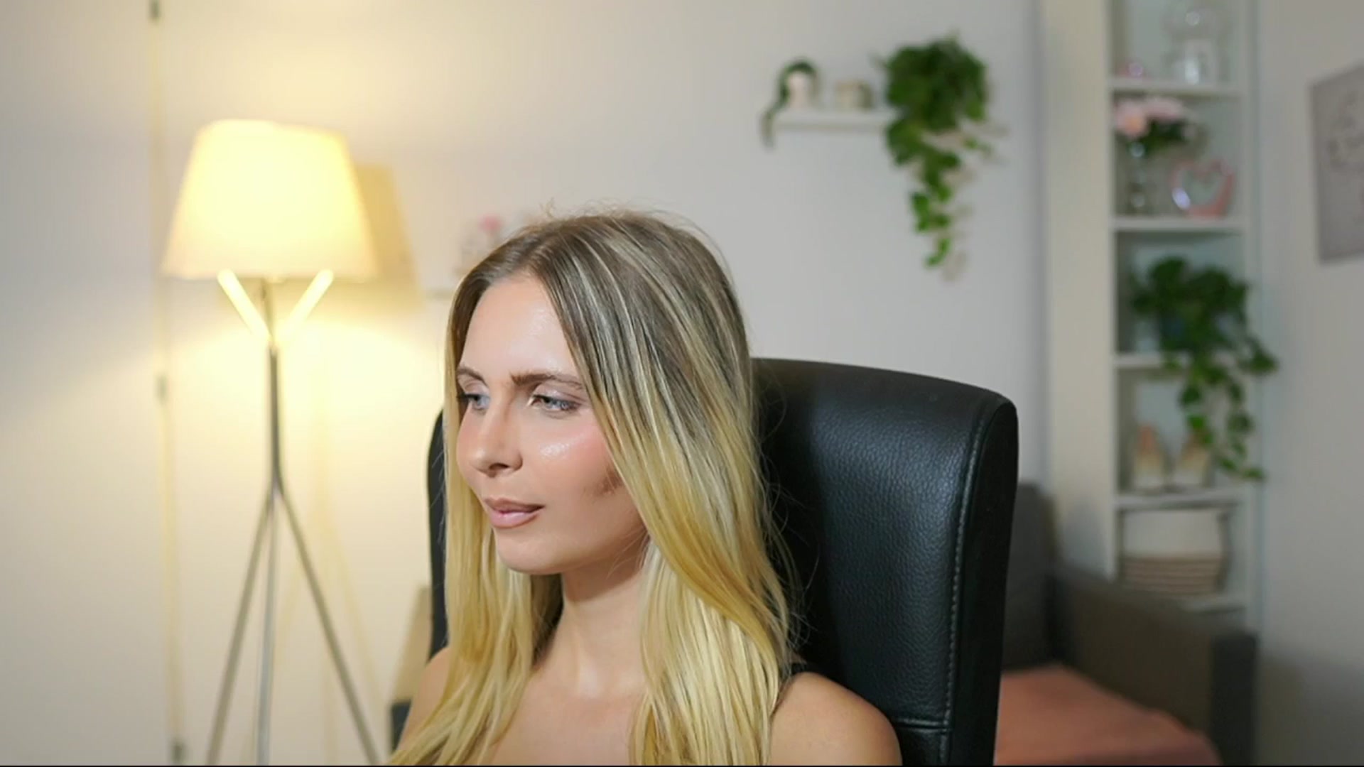 Gallery image thumbnail from Catecrago_'s myfreecams stream on, 08/28/2025, 17:47 image 16 of 20