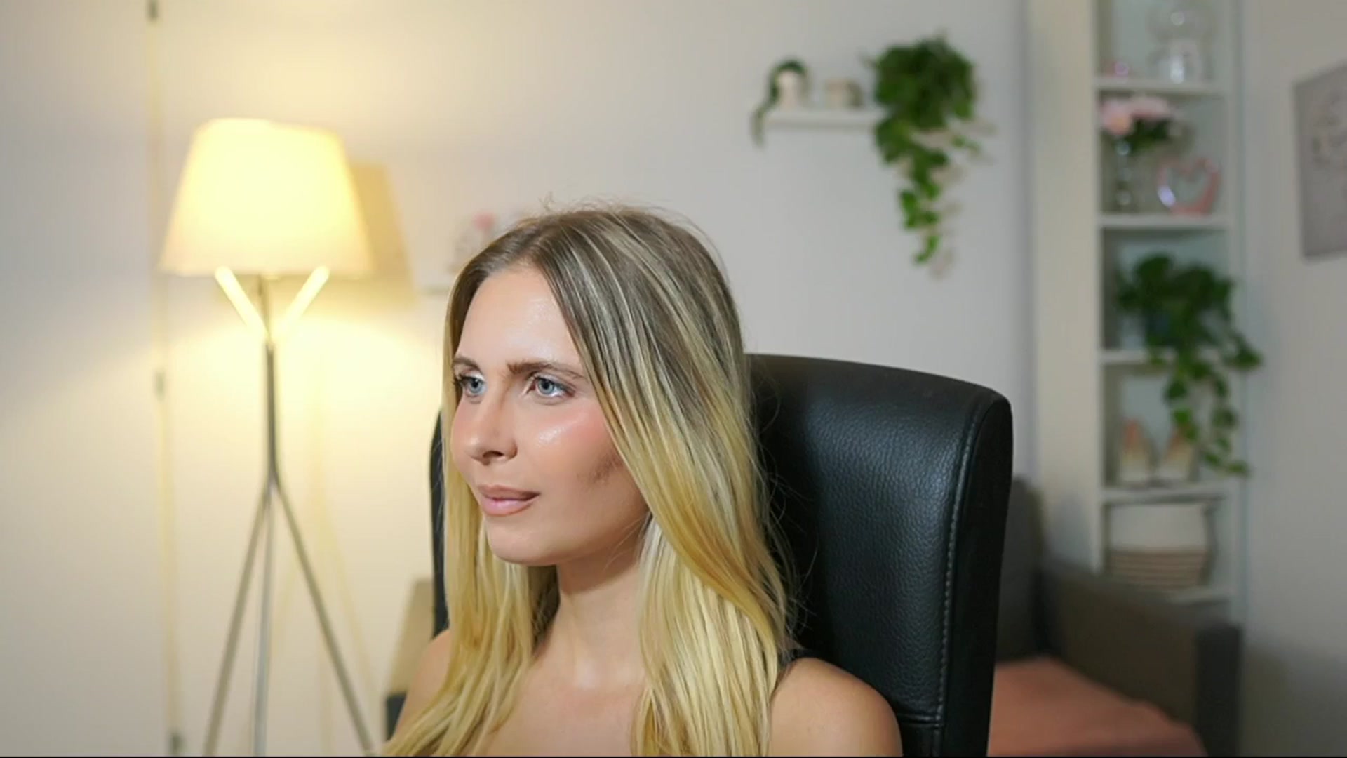 Gallery image thumbnail from Catecrago_'s myfreecams stream on, 08/28/2025, 17:47 image 12 of 20