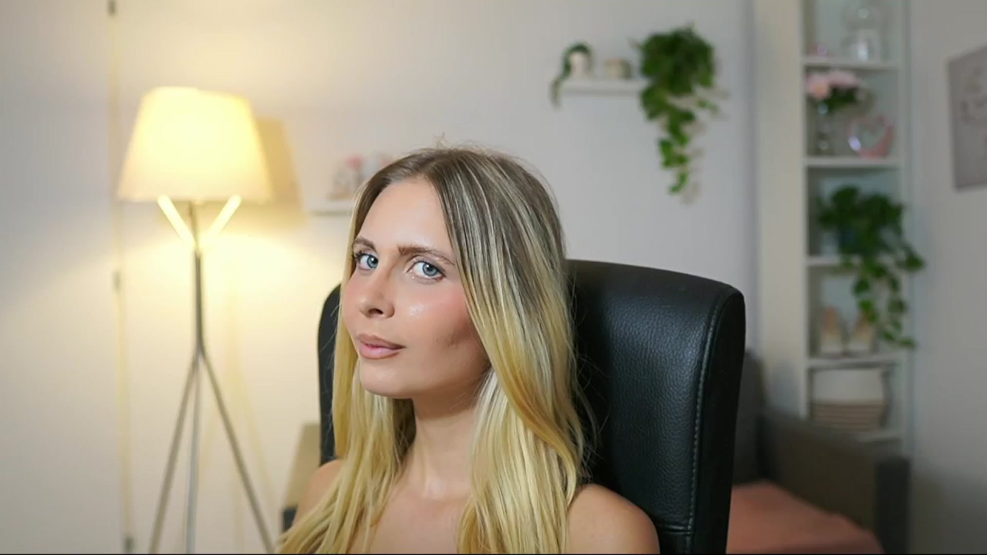 Gallery image thumbnail from Catecrago_'s myfreecams stream on, 08/28/2025, 17:47 image 9 of 20