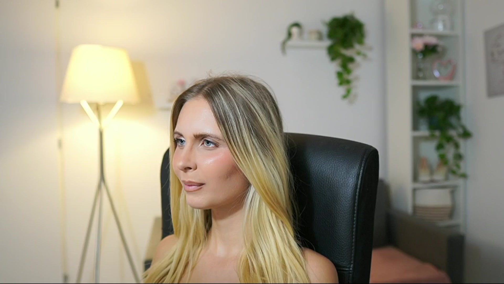 Gallery image thumbnail from Catecrago_'s myfreecams stream on, 08/28/2025, 17:47 image 5 of 20