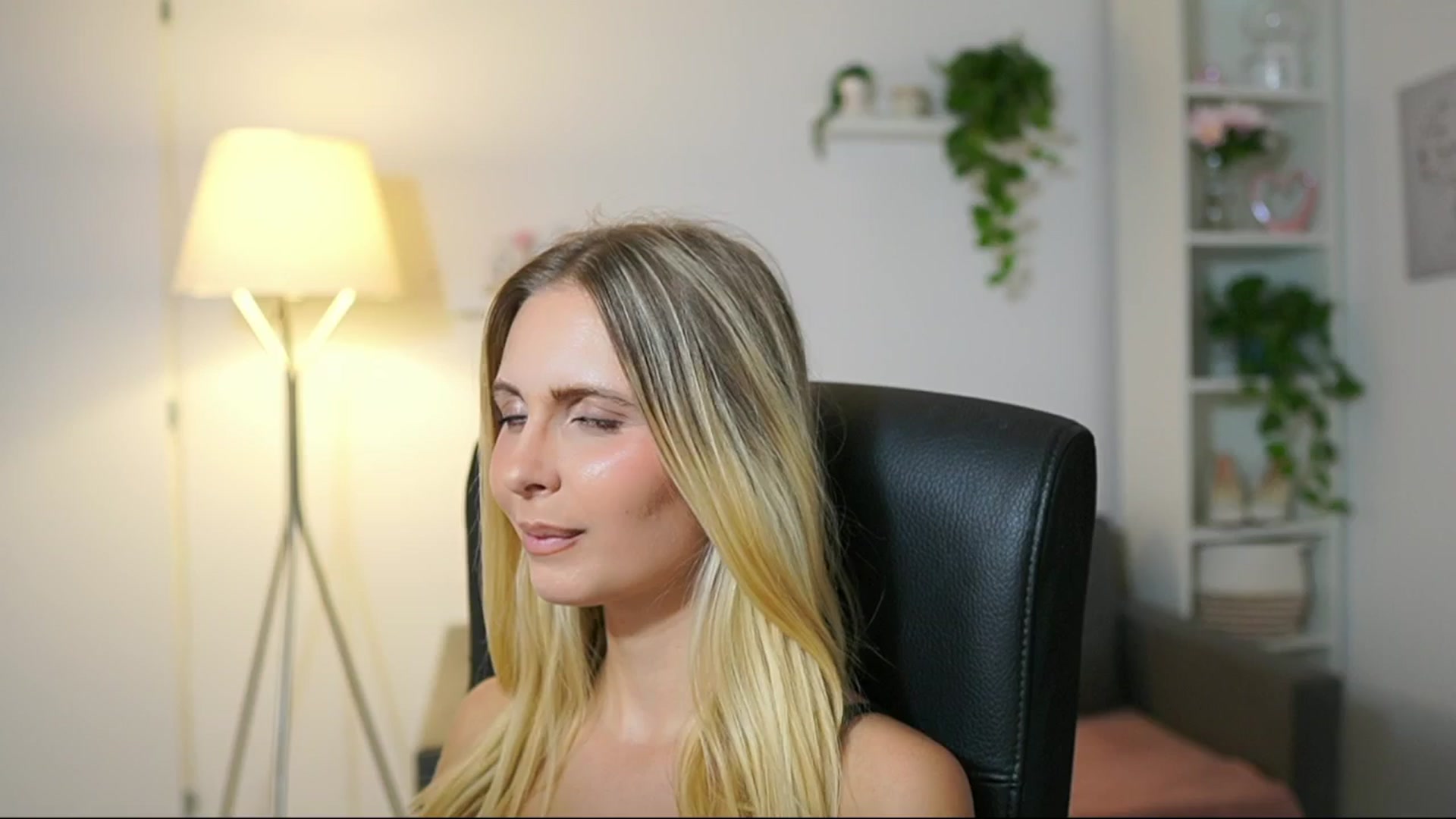 Gallery image thumbnail from Catecrago_'s myfreecams stream on, 08/28/2025, 17:47 image 7 of 20