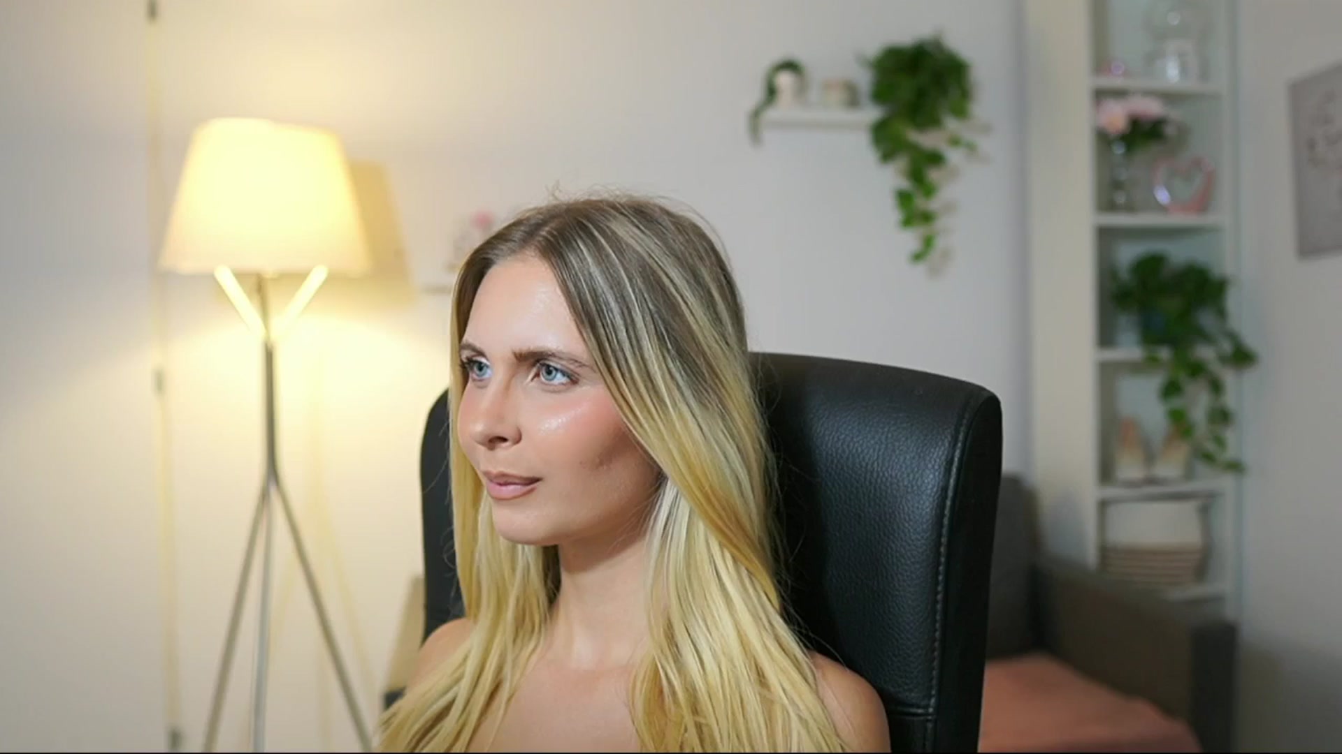 Gallery image thumbnail from Catecrago_'s myfreecams stream on, 08/28/2025, 17:47 image 2 of 20
