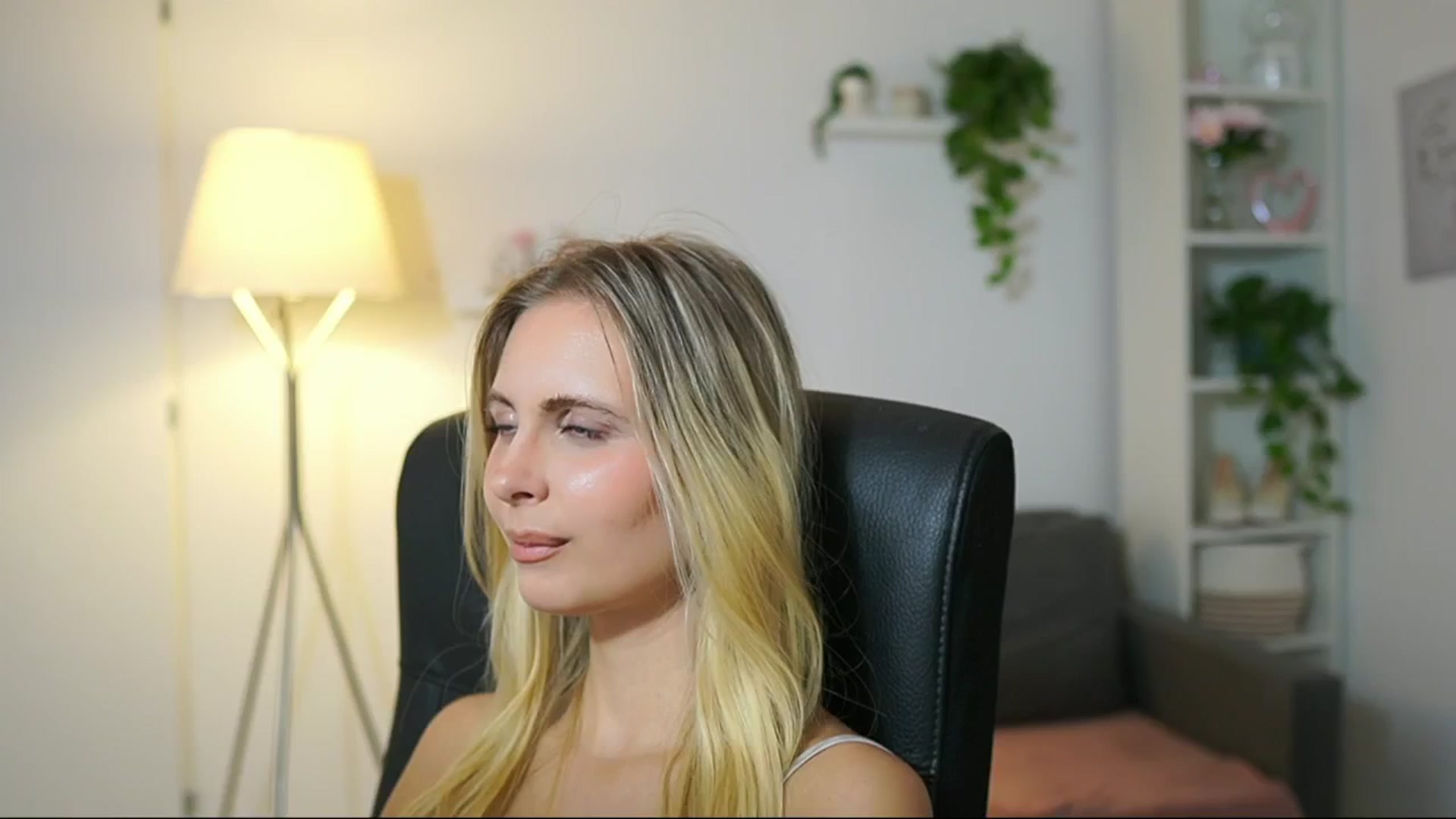 Gallery image thumbnail from Catecrago_'s myfreecams stream on, 08/29/2025, 09:57 image 15 of 20
