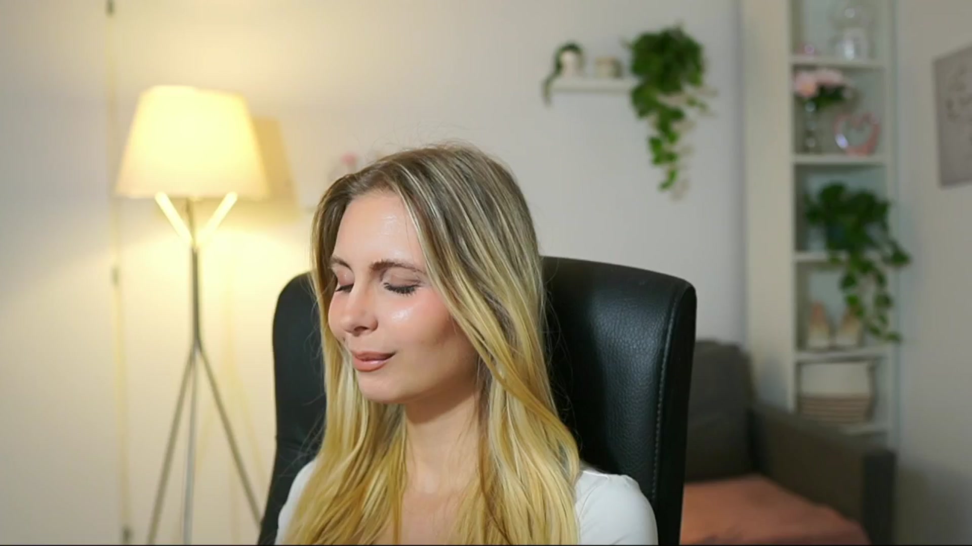 Gallery image thumbnail from Catecrago_'s myfreecams stream on, 08/29/2025, 09:57 image 2 of 20