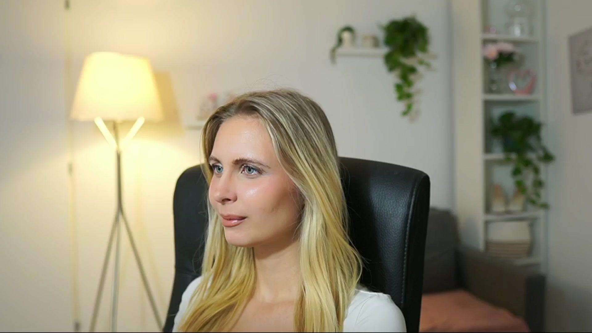 Gallery image thumbnail from Catecrago_'s myfreecams stream on, 08/29/2025, 09:57 image 3 of 20