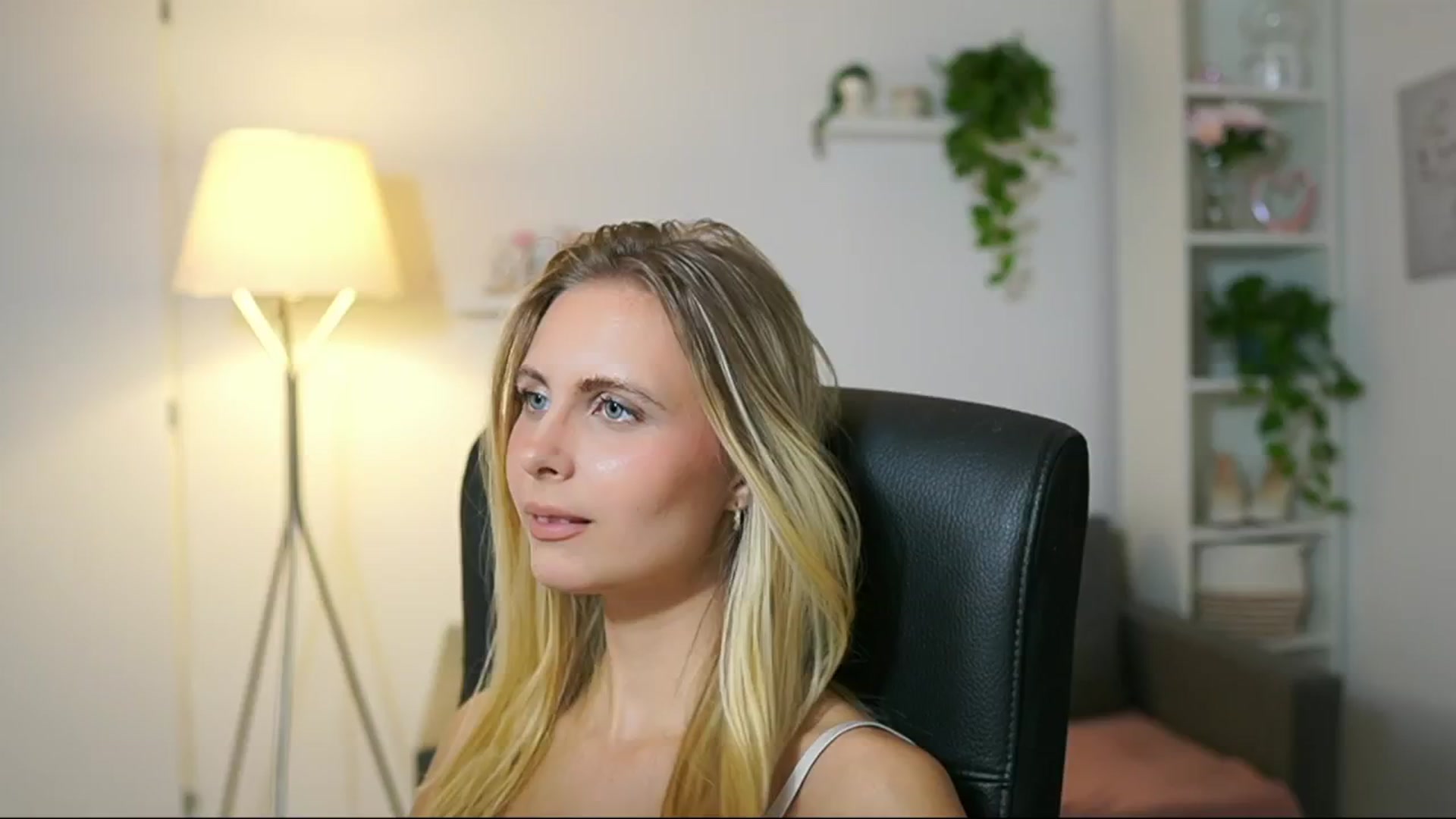 Gallery image thumbnail from Catecrago_'s myfreecams stream on, 08/29/2025, 09:57 image 18 of 20