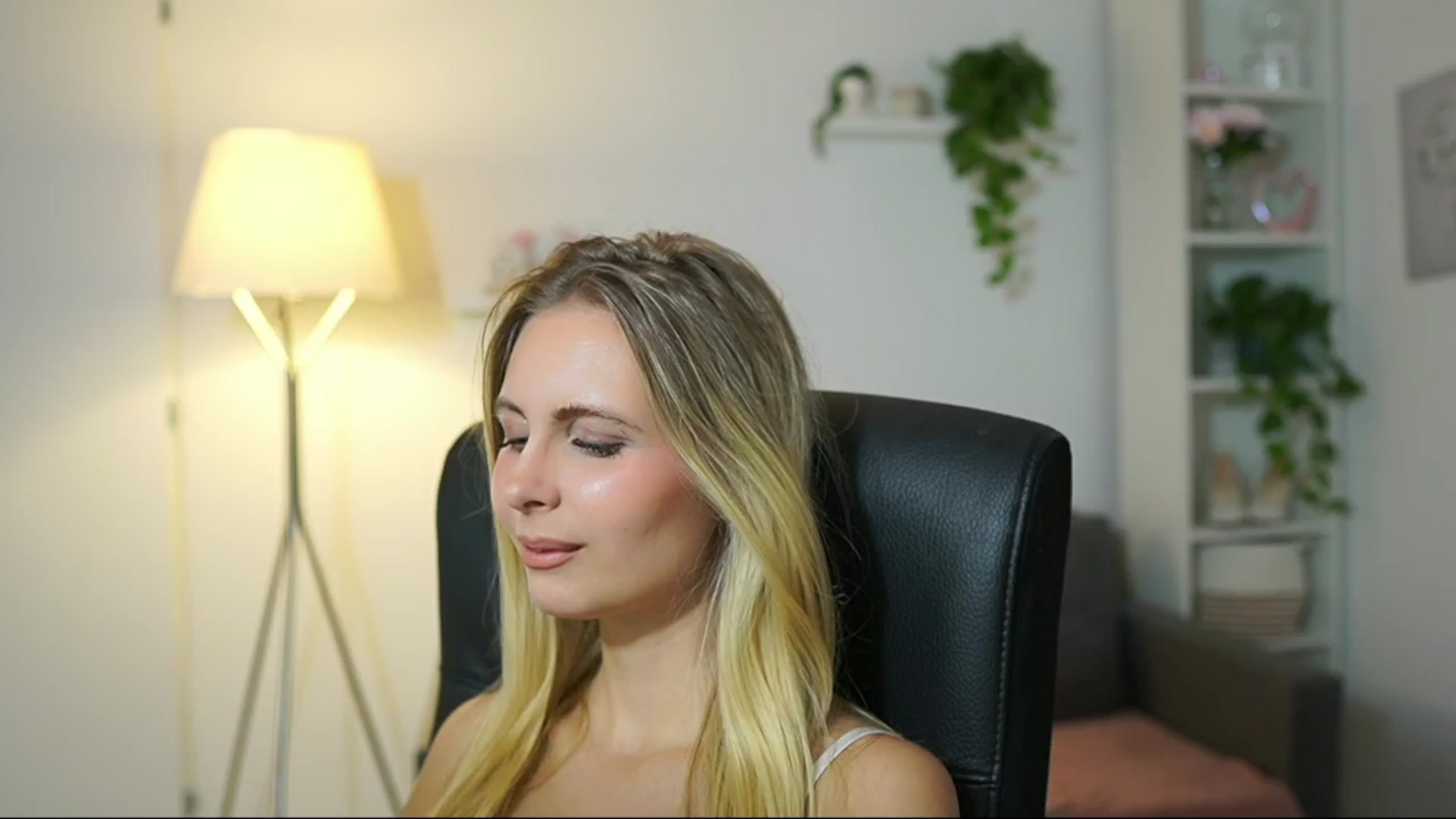 Gallery image thumbnail from Catecrago_'s myfreecams stream on, 08/29/2025, 09:57 image 8 of 20