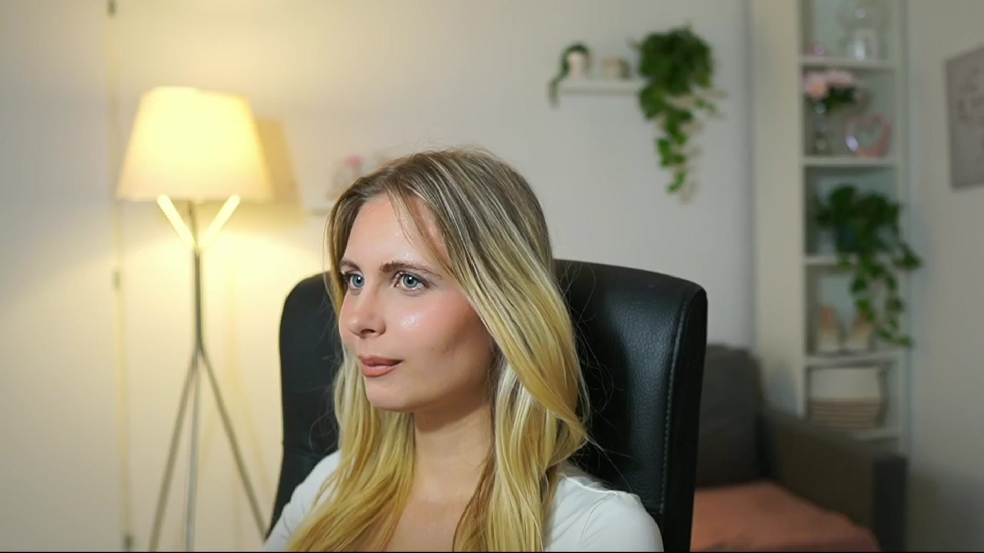 Gallery image thumbnail from Catecrago_'s myfreecams stream on, 08/29/2025, 09:57 image 4 of 20