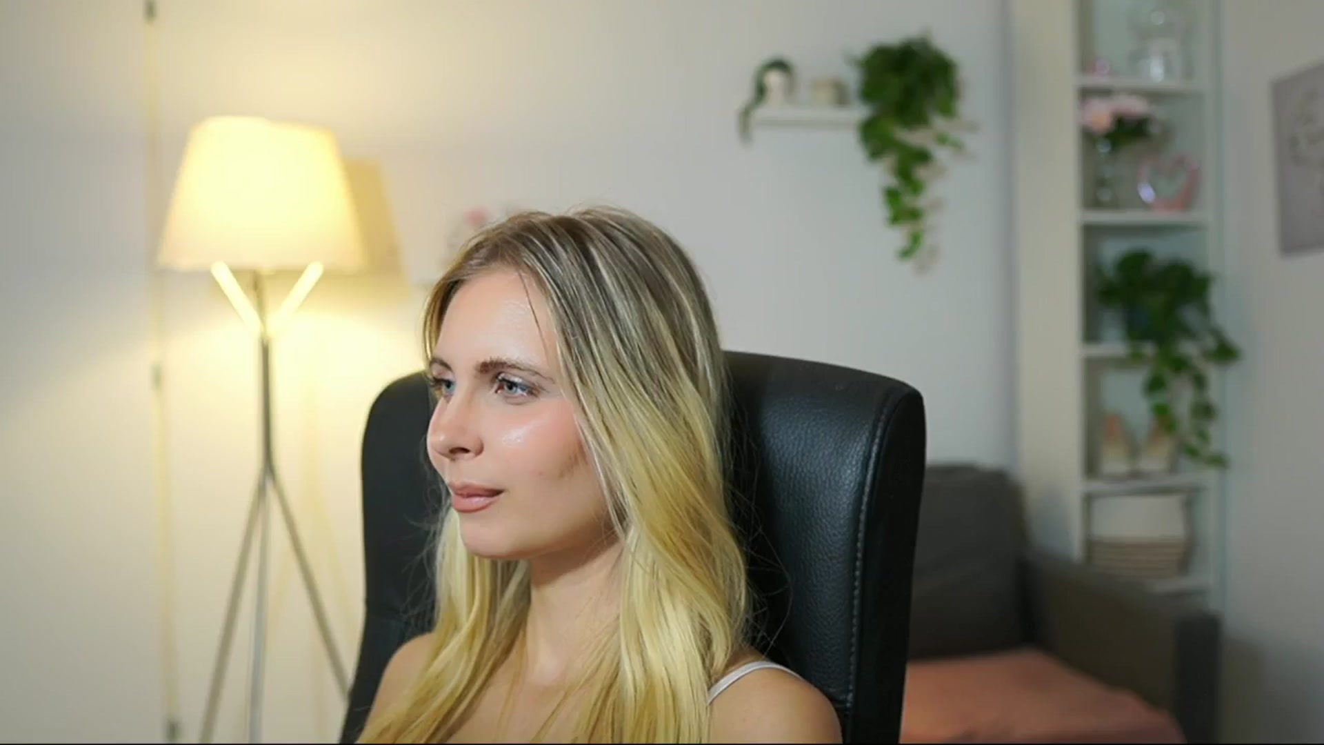 Gallery image thumbnail from Catecrago_'s myfreecams stream on, 08/29/2025, 09:57 image 14 of 20