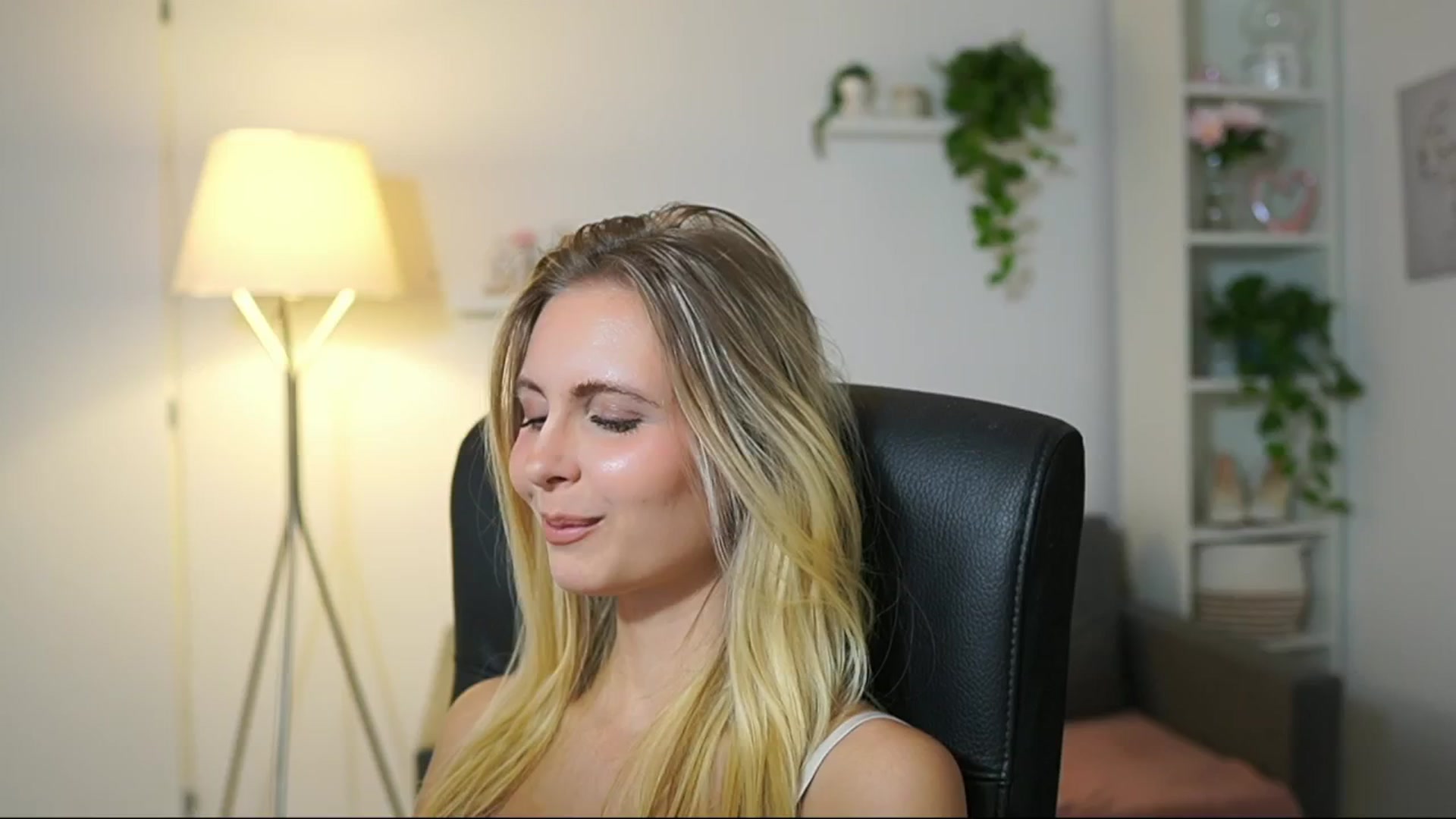 Gallery image thumbnail from Catecrago_'s myfreecams stream on, 08/29/2025, 09:57 image 17 of 20