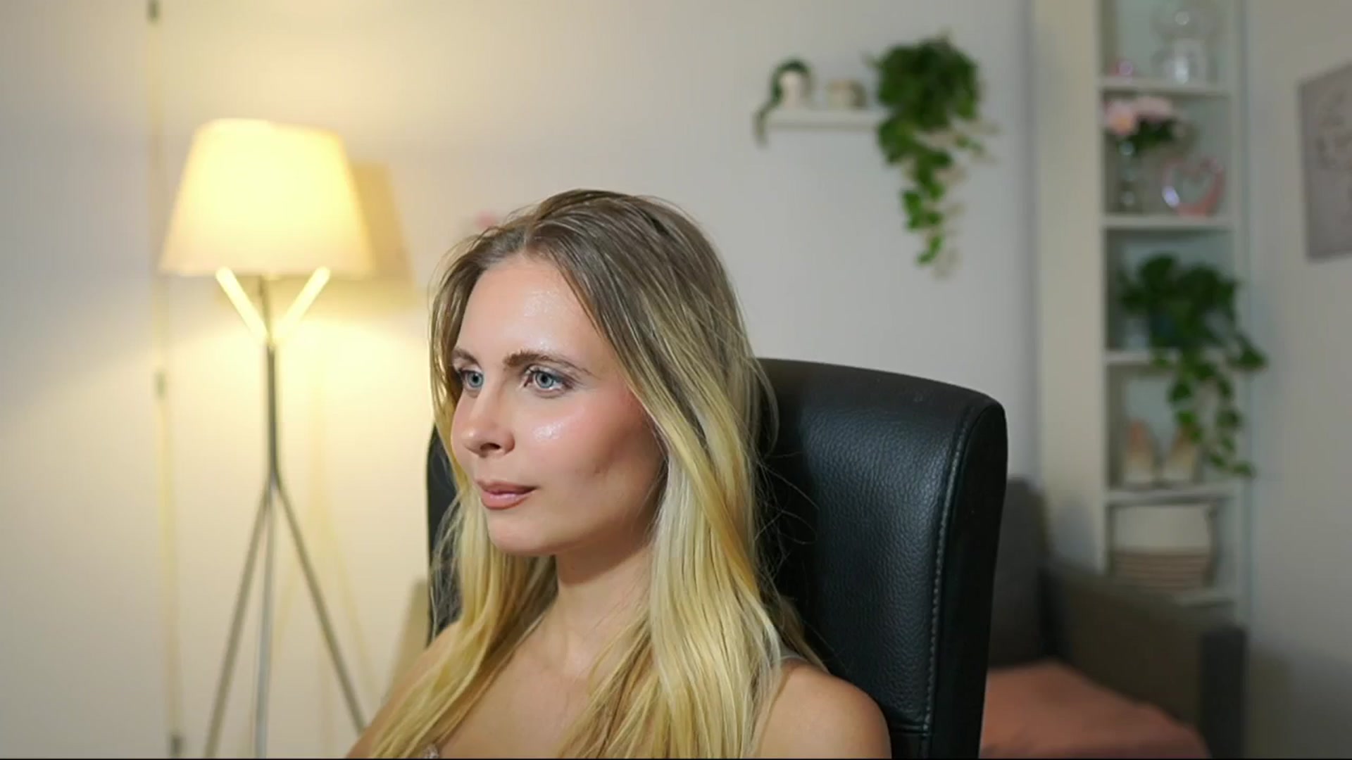 Gallery image thumbnail from Catecrago_'s myfreecams stream on, 08/29/2025, 11:25 image 17 of 20