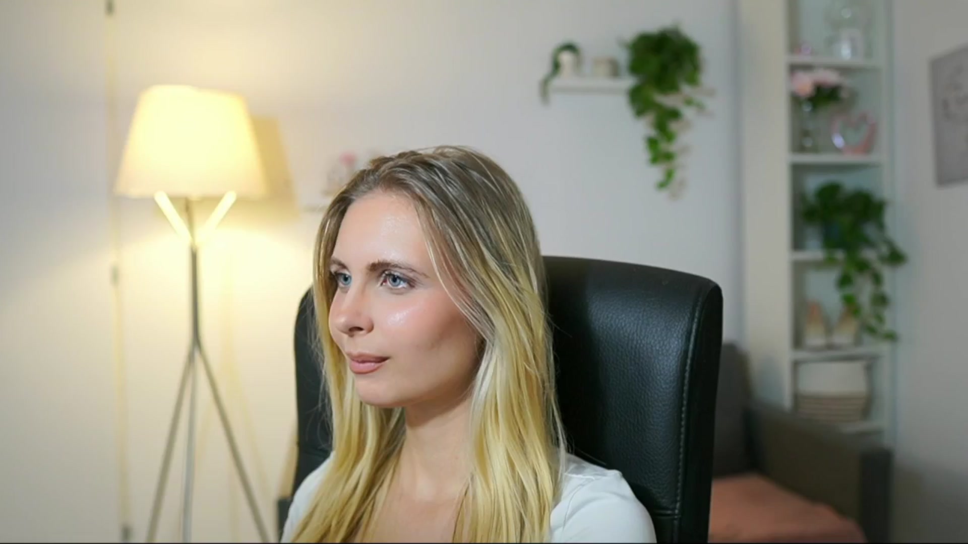 Gallery image thumbnail from Catecrago_'s myfreecams stream on, 08/29/2025, 11:25 image 5 of 20