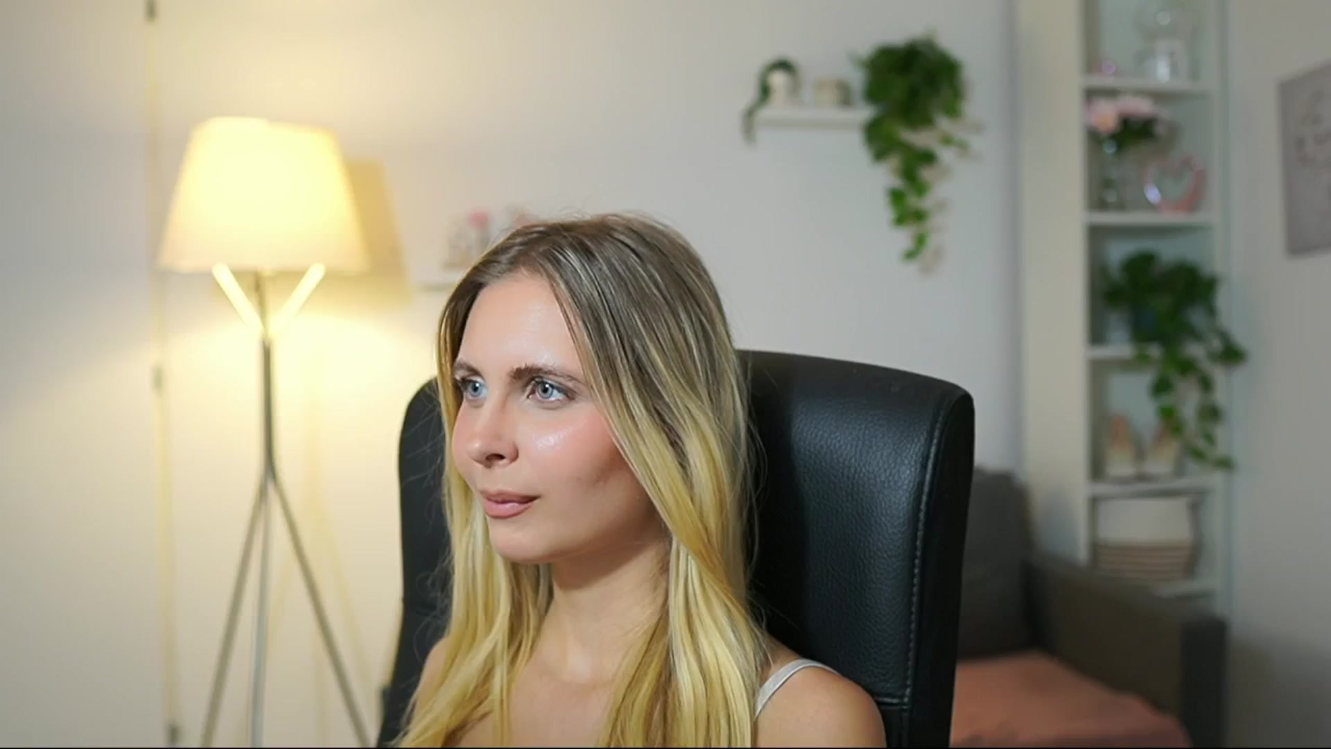 Gallery image thumbnail from Catecrago_'s myfreecams stream on, 08/29/2025, 11:25 image 11 of 20
