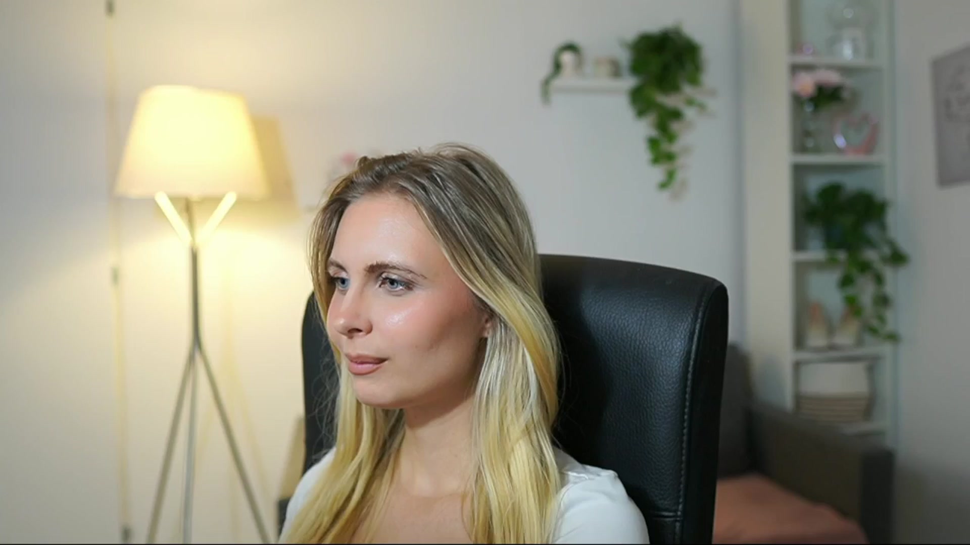 Gallery image thumbnail from Catecrago_'s myfreecams stream on, 08/29/2025, 11:25 image 1 of 20