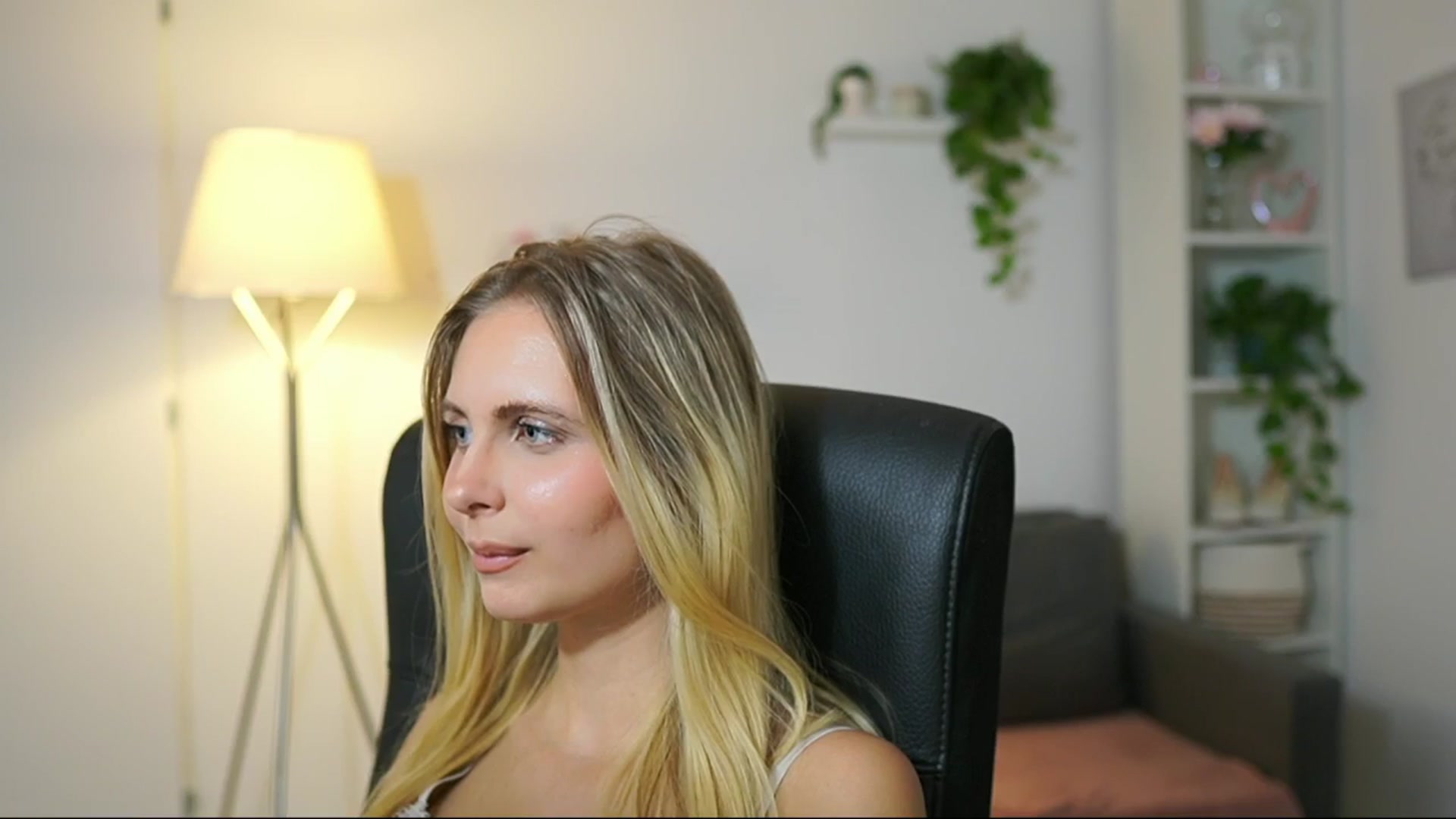 Gallery image thumbnail from Catecrago_'s myfreecams stream on, 08/29/2025, 11:52 image 16 of 20