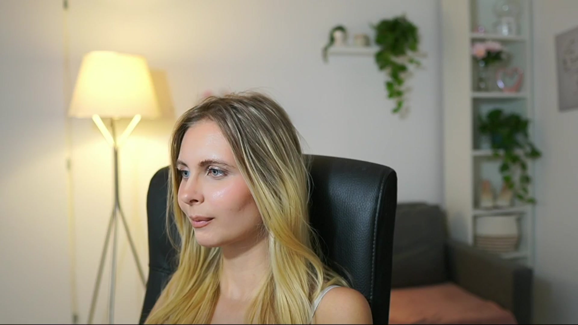 Gallery image thumbnail from Catecrago_'s myfreecams stream on, 08/29/2025, 11:52 image 14 of 20
