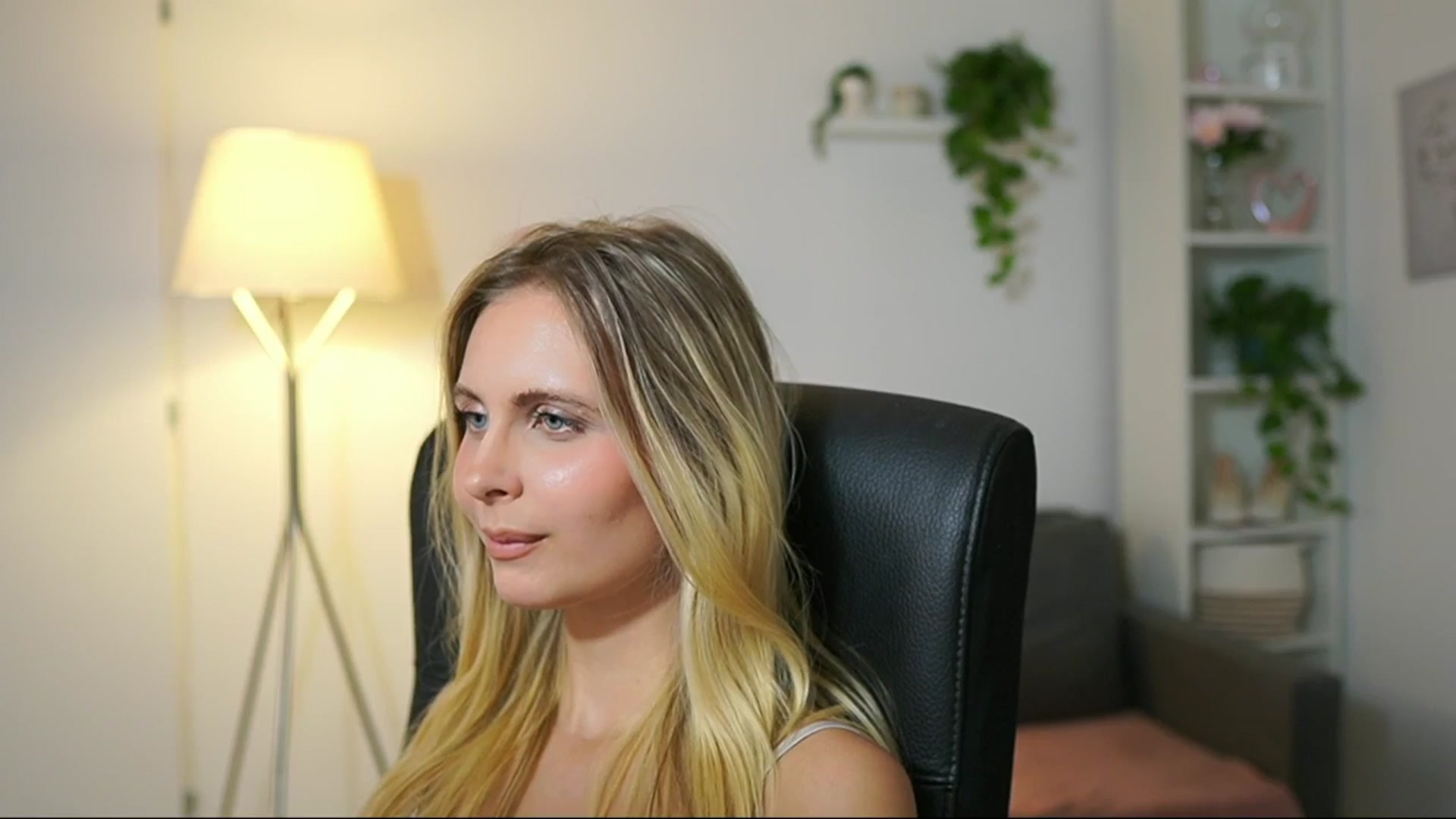 Gallery image thumbnail from Catecrago_'s myfreecams stream on, 08/29/2025, 11:52 image 8 of 20