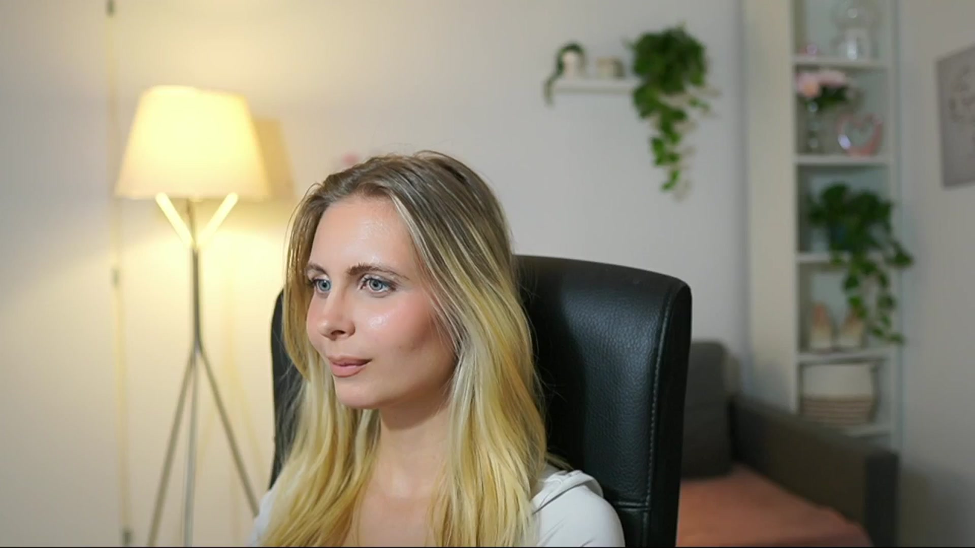 Gallery image thumbnail from Catecrago_'s myfreecams stream on, 08/29/2025, 12:50 image 7 of 20