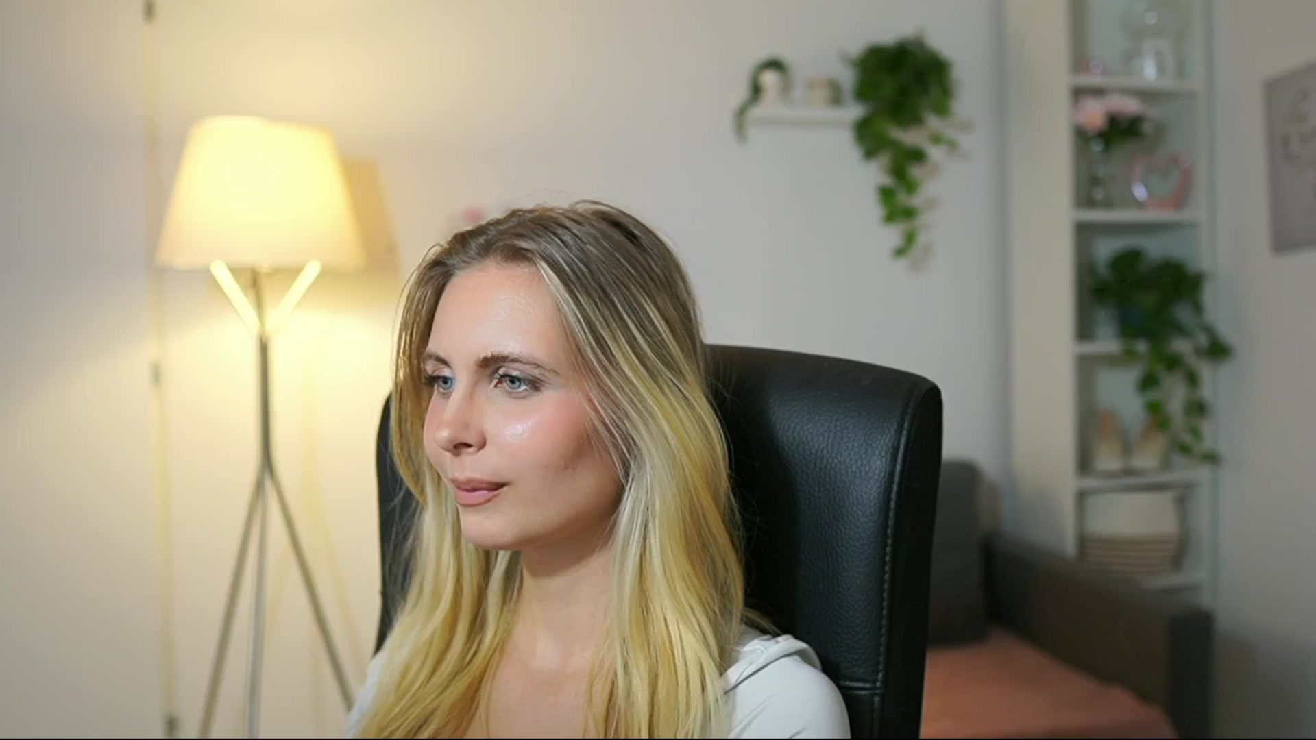 Gallery image thumbnail from Catecrago_'s myfreecams stream on, 08/29/2025, 12:50 image 4 of 20