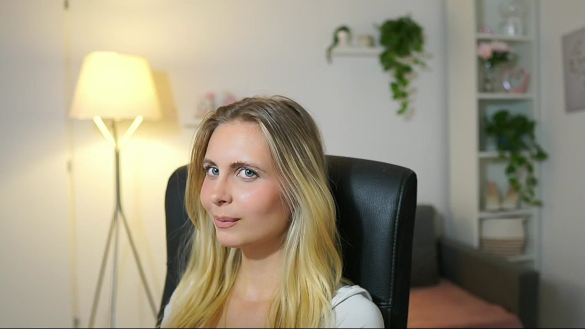 Gallery image thumbnail from Catecrago_'s myfreecams stream on, 08/29/2025, 12:50 image 9 of 20