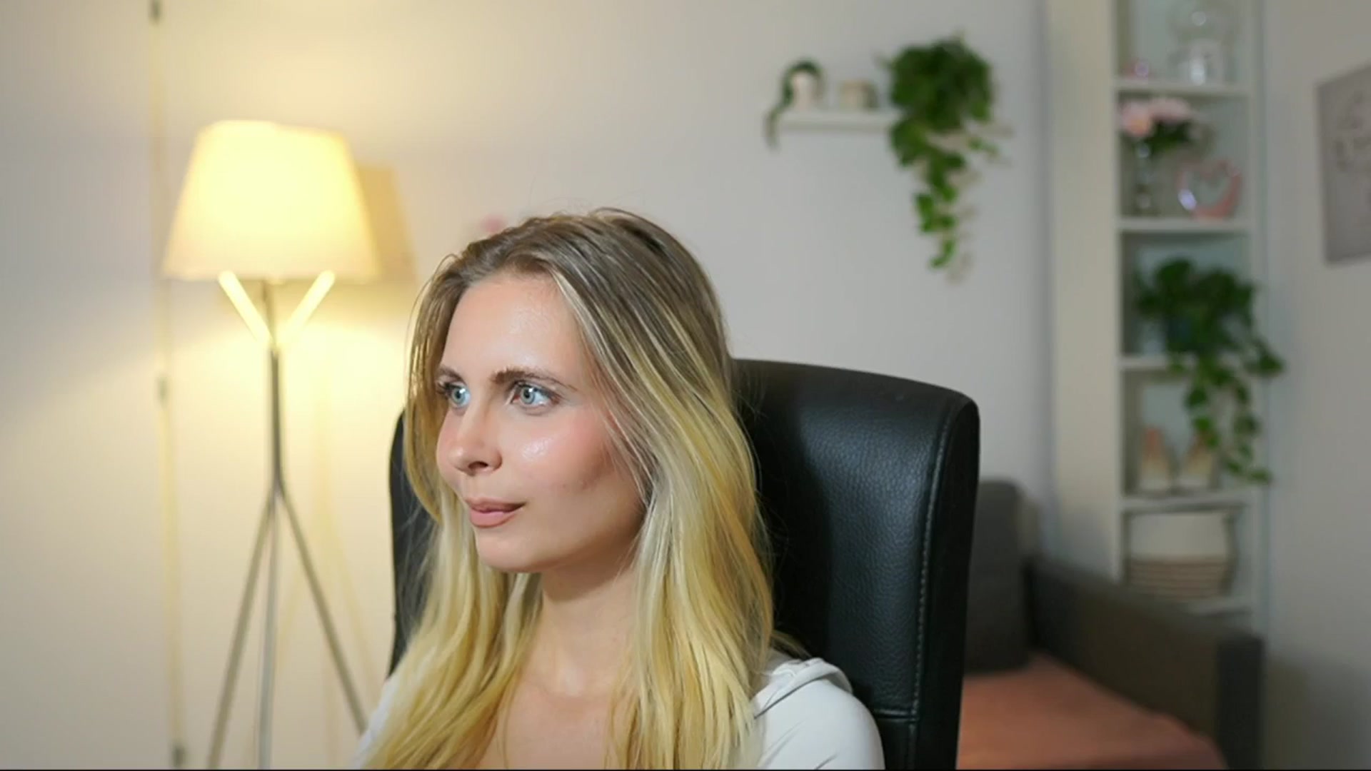 Gallery image thumbnail from Catecrago_'s myfreecams stream on, 08/29/2025, 12:50 image 3 of 20