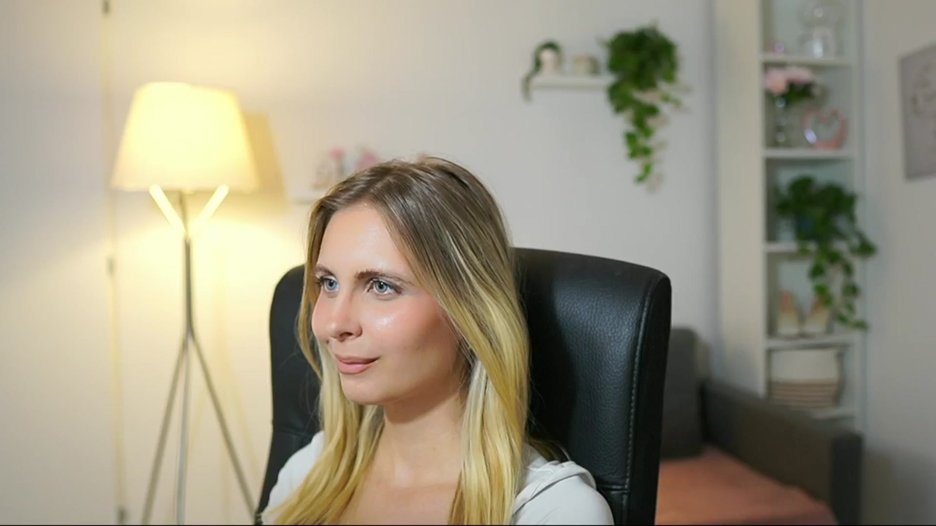 Gallery image thumbnail from Catecrago_'s myfreecams stream on, 08/29/2025, 12:50 image 14 of 20
