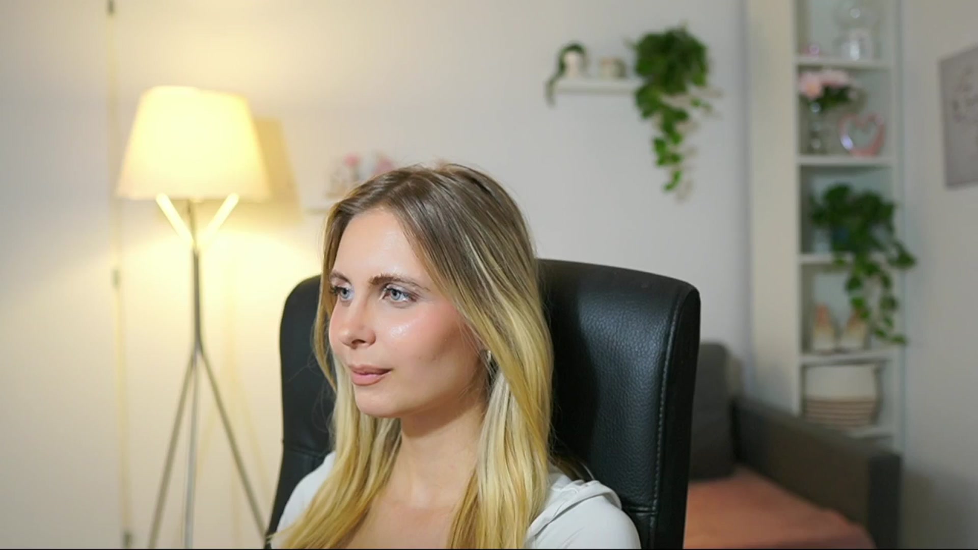 Gallery image thumbnail from Catecrago_'s myfreecams stream on, 08/29/2025, 12:50 image 12 of 20