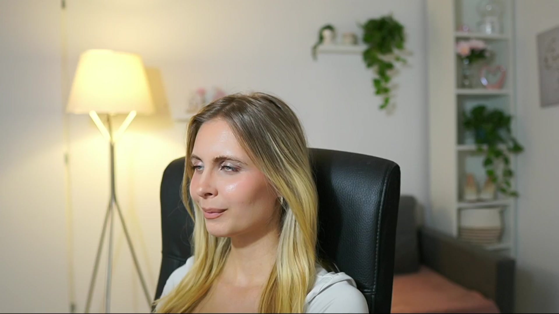 Gallery image thumbnail from Catecrago_'s myfreecams stream on, 08/29/2025, 12:50 image 10 of 20