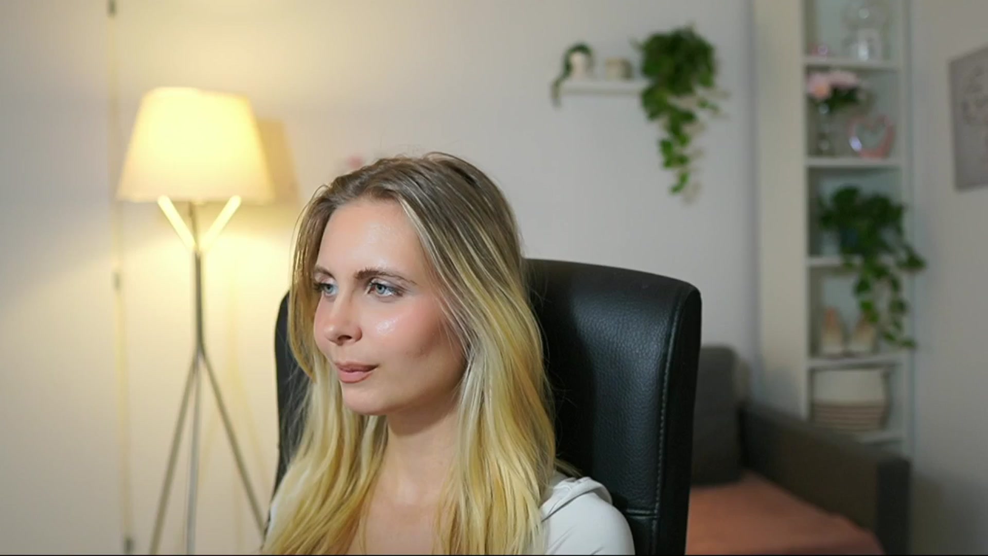Gallery image thumbnail from Catecrago_'s myfreecams stream on, 08/29/2025, 12:50 image 6 of 20