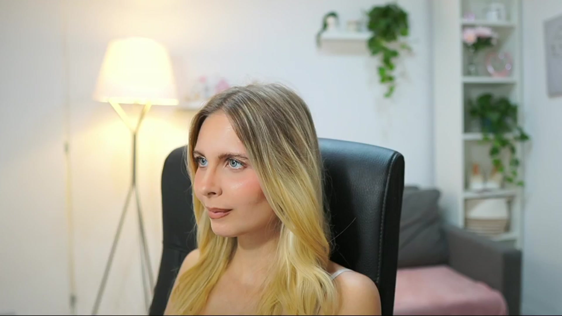 Gallery image thumbnail from Catecrago_'s myfreecams stream on, 09/01/2025, 17:55 image 7 of 20