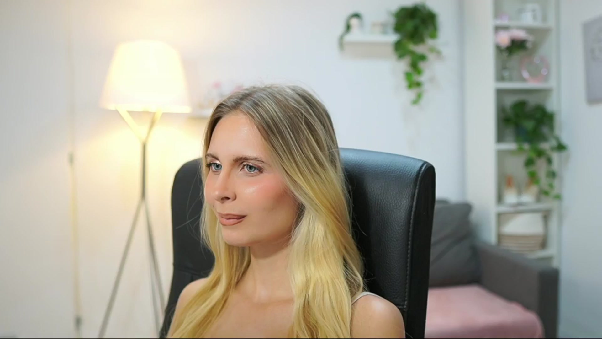 Gallery image thumbnail from Catecrago_'s myfreecams stream on, 09/01/2025, 17:55 image 13 of 20