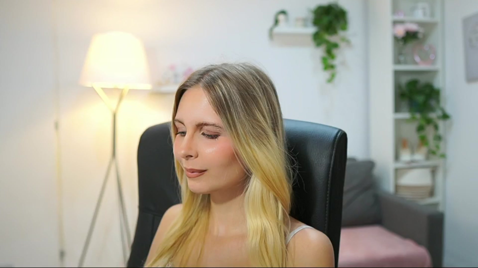 Gallery image thumbnail from Catecrago_'s myfreecams stream on, 09/01/2025, 17:55 image 8 of 20