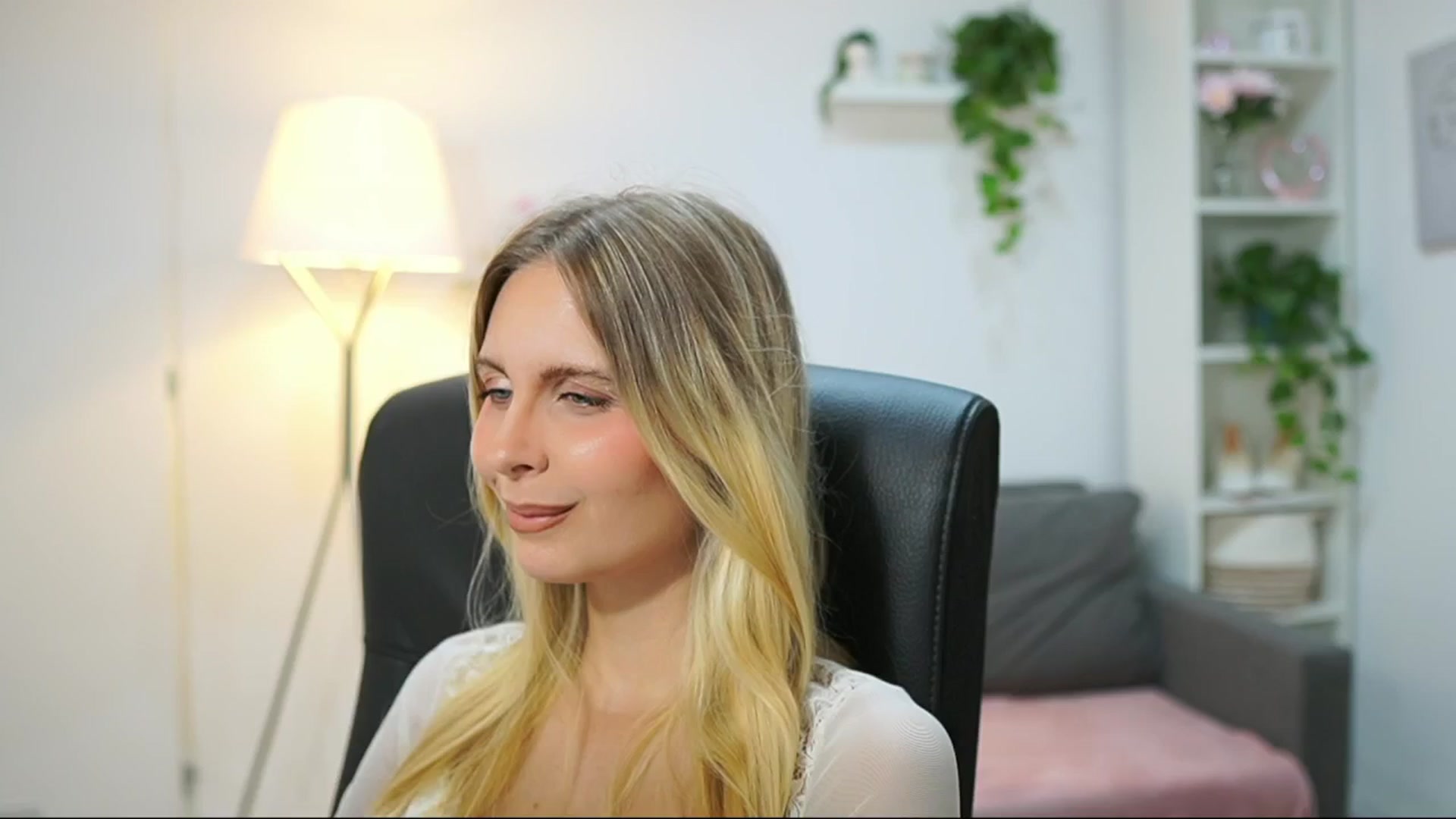 Gallery image thumbnail from Catecrago_'s myfreecams stream on, 09/01/2025, 17:55 image 1 of 20