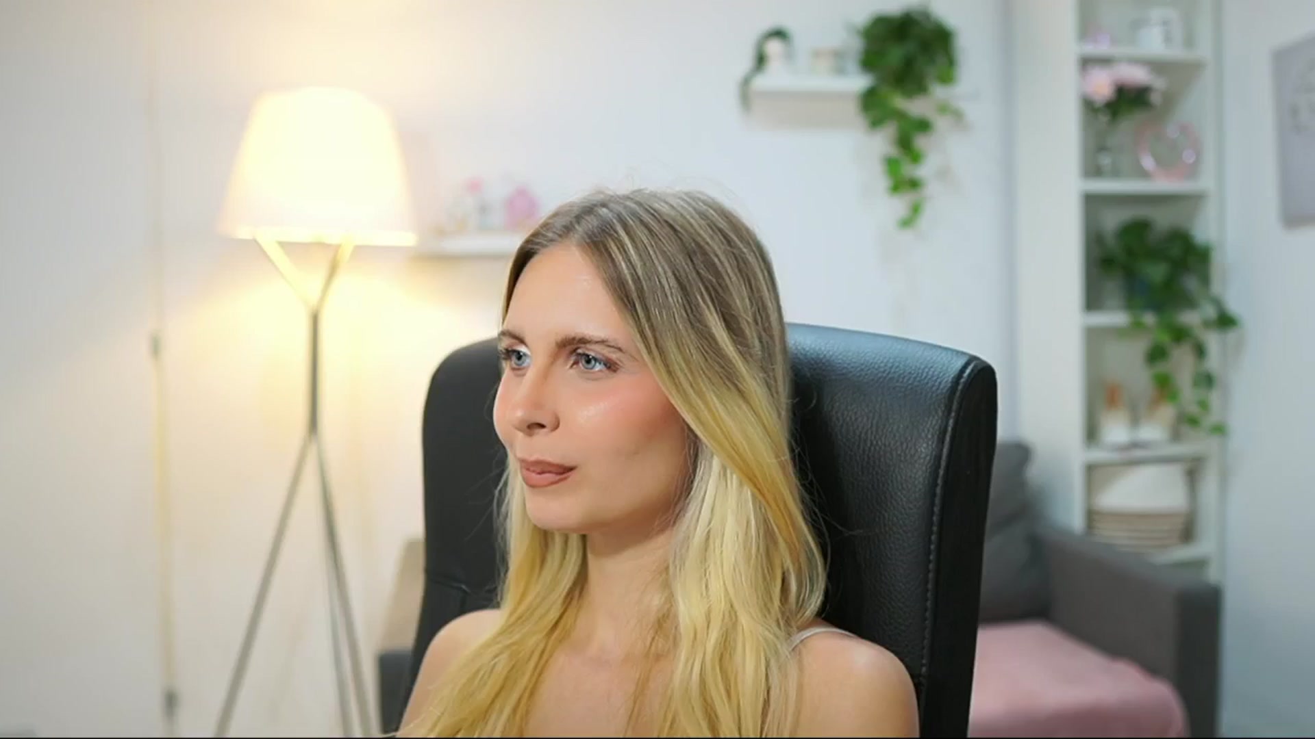 Gallery image thumbnail from Catecrago_'s myfreecams stream on, 09/01/2025, 17:55 image 9 of 20