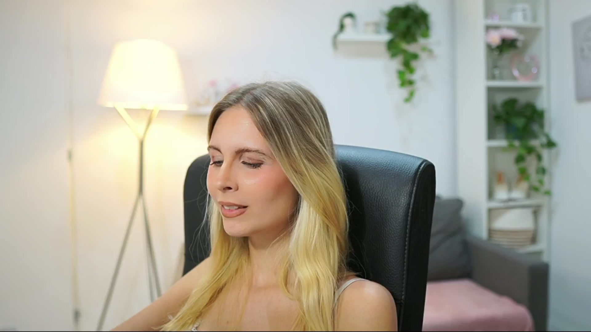 Gallery image thumbnail from Catecrago_'s myfreecams stream on, 09/01/2025, 17:55 image 5 of 20