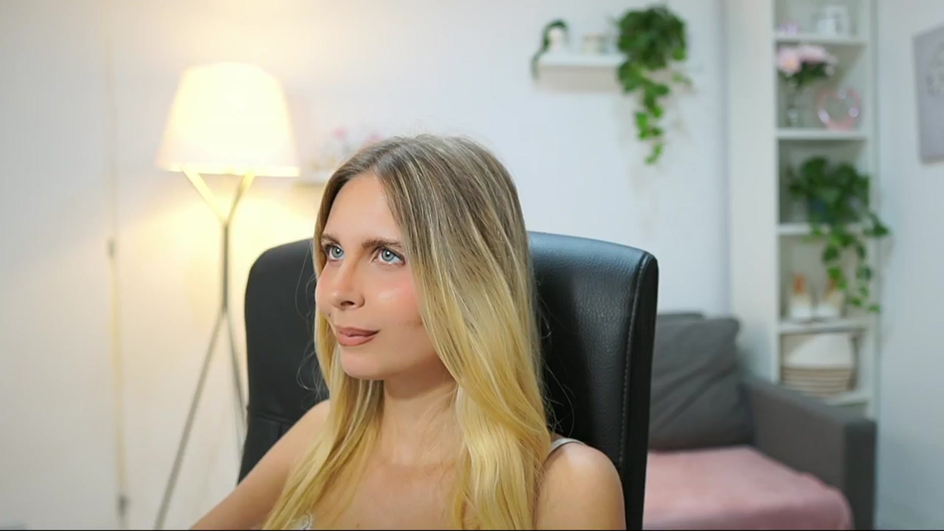 Gallery image thumbnail from Catecrago_'s myfreecams stream on, 09/01/2025, 17:55 image 6 of 20
