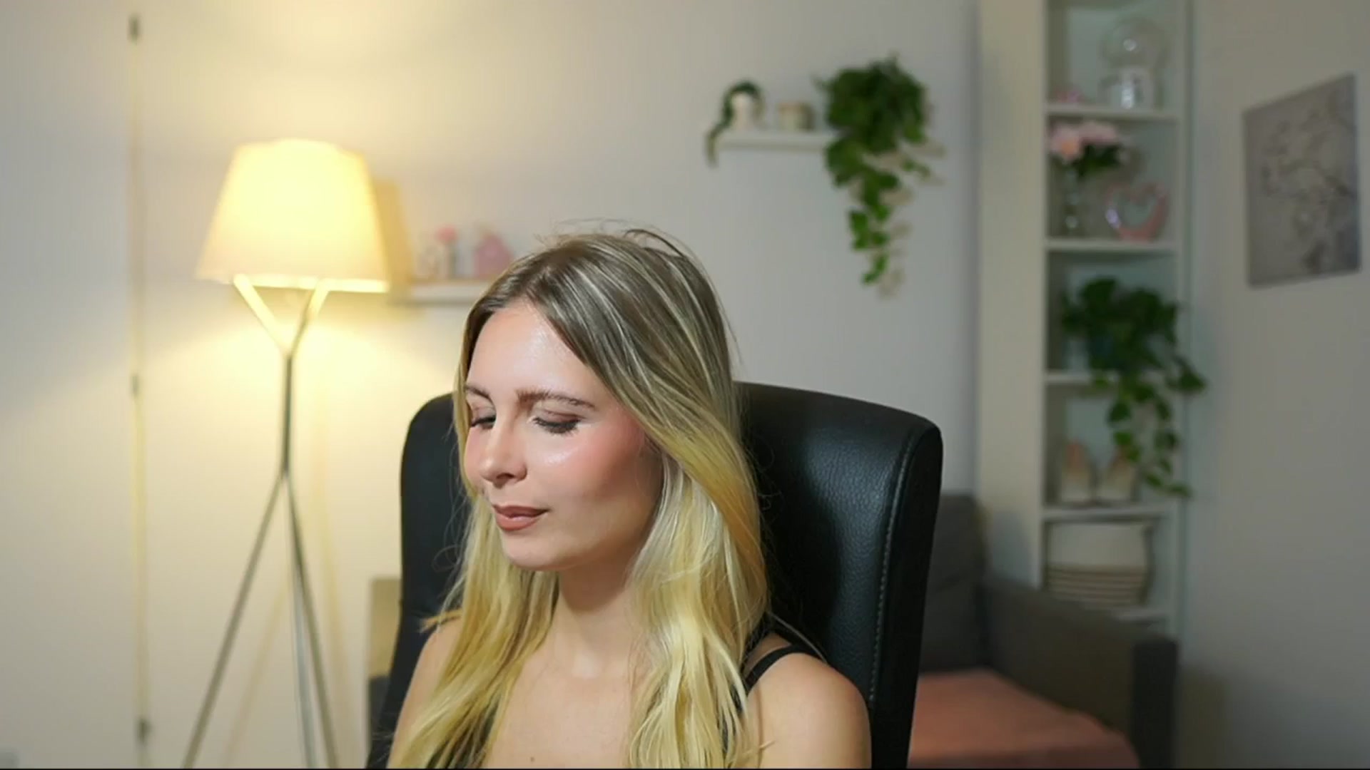 Gallery image thumbnail from Catecrago_'s myfreecams stream on, 09/03/2025, 09:38 image 3 of 20