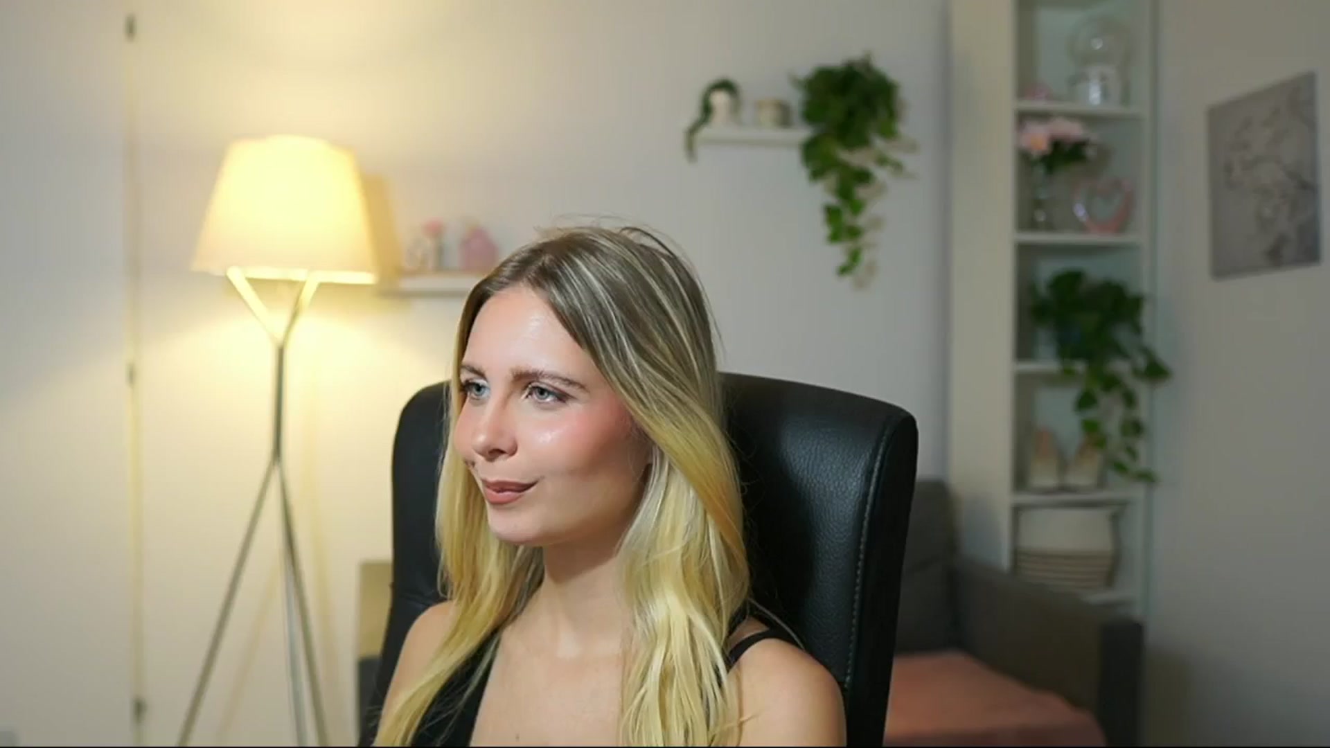 Gallery image thumbnail from Catecrago_'s myfreecams stream on, 09/03/2025, 09:38 image 4 of 20