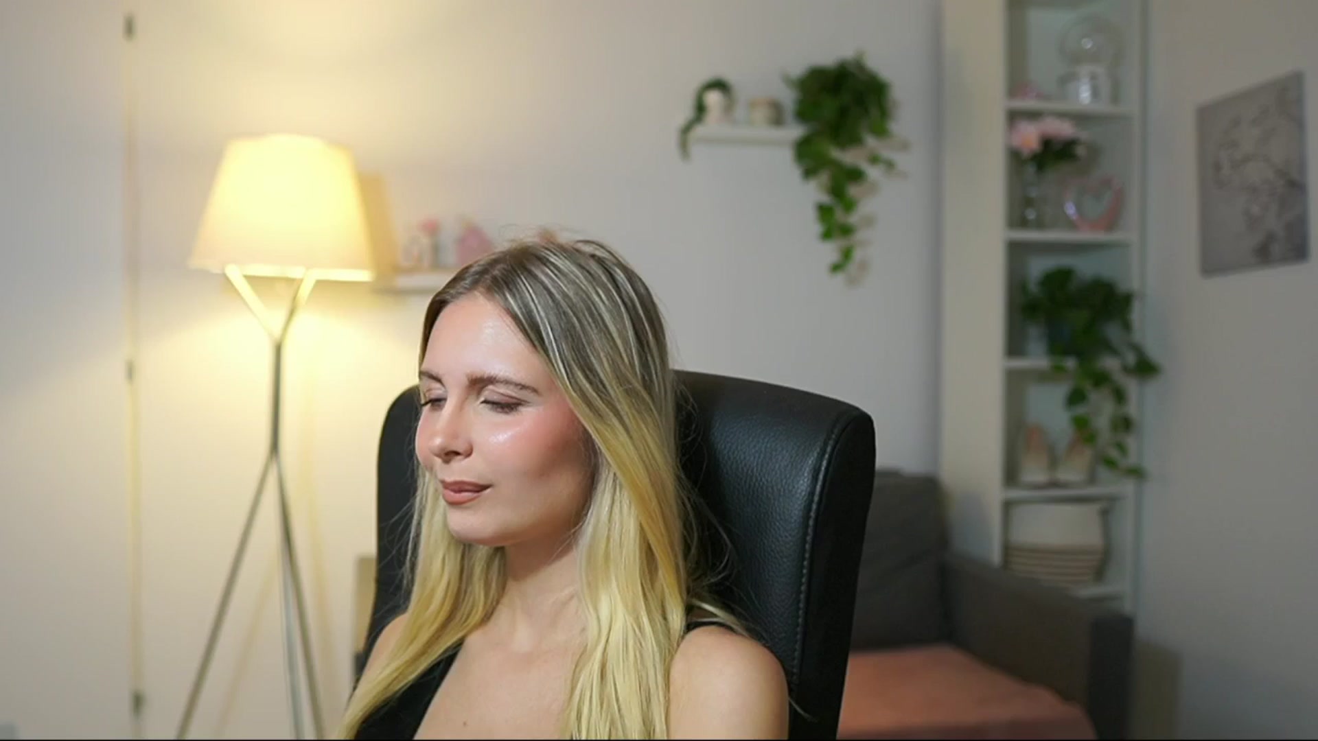 Gallery image thumbnail from Catecrago_'s myfreecams stream on, 09/03/2025, 09:38 image 16 of 20