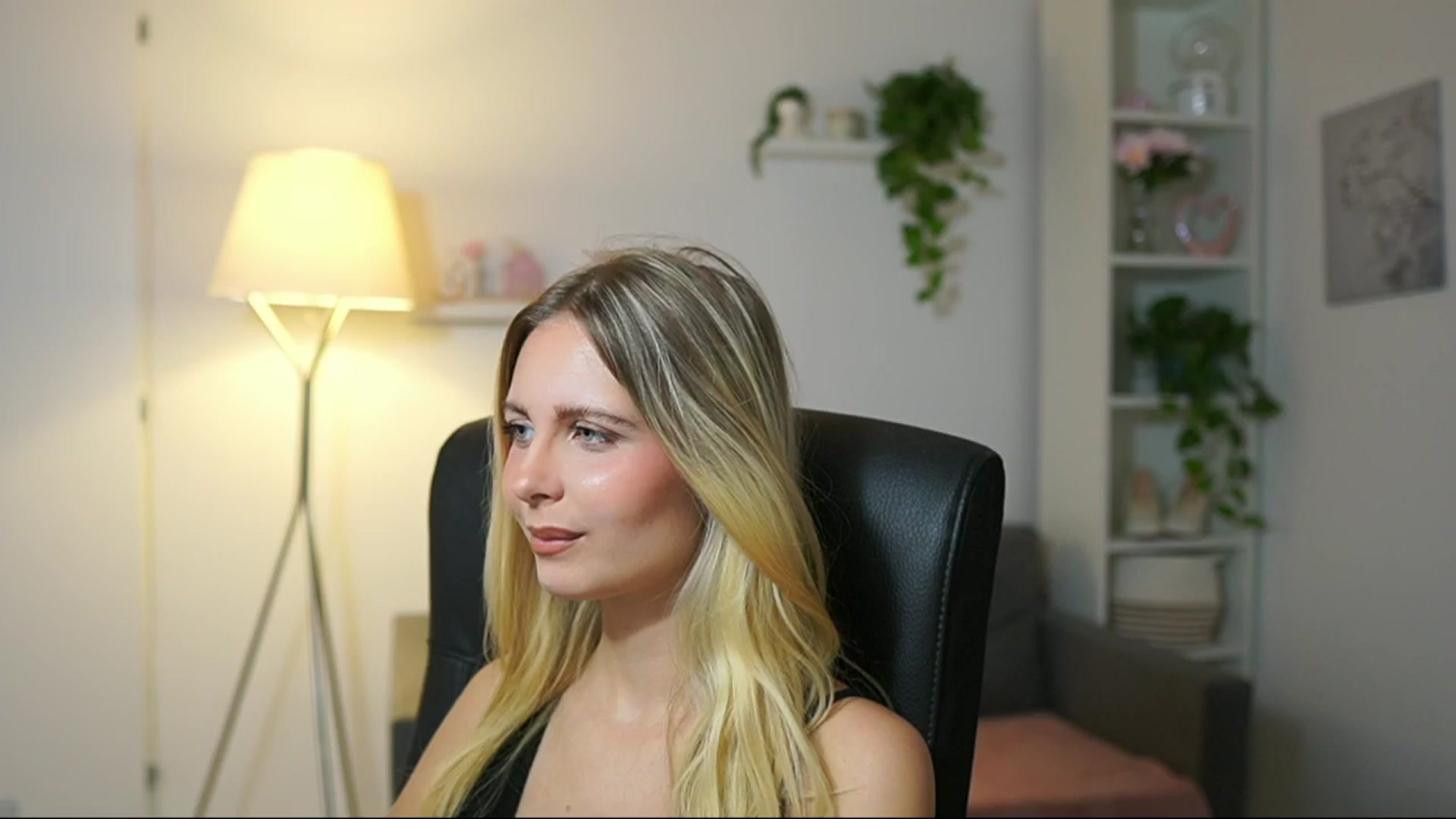 Gallery image thumbnail from Catecrago_'s myfreecams stream on, 09/03/2025, 09:38 image 5 of 20