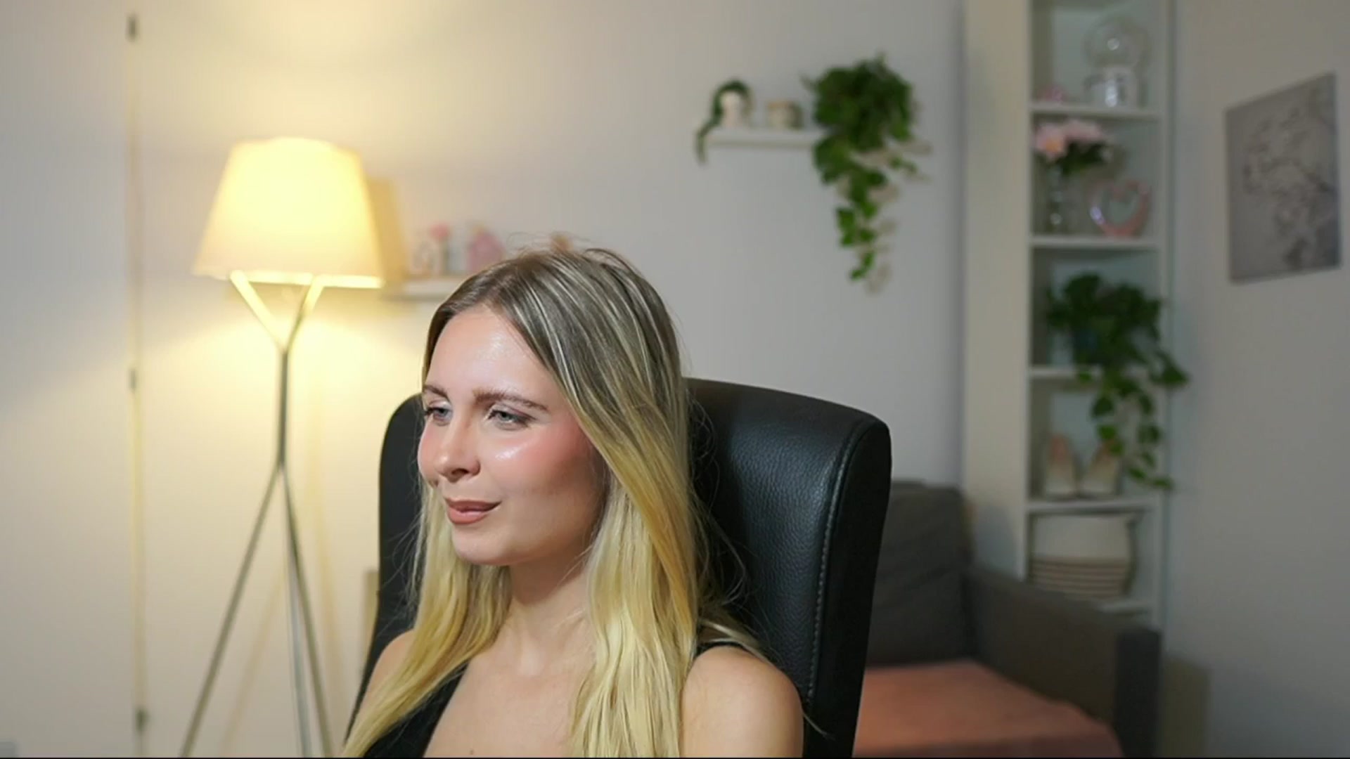 Gallery image thumbnail from Catecrago_'s myfreecams stream on, 09/03/2025, 09:38 image 17 of 20
