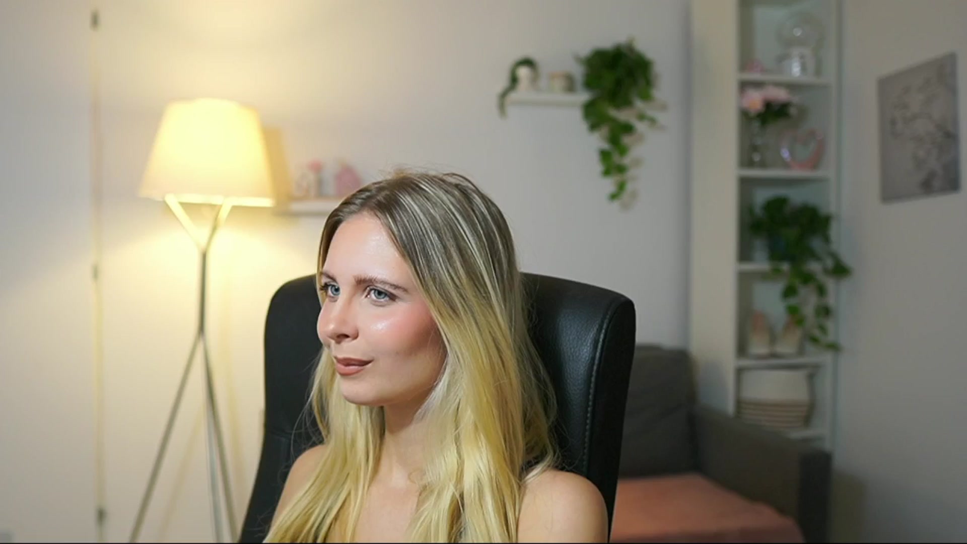 Gallery image thumbnail from Catecrago_'s myfreecams stream on, 09/03/2025, 09:38 image 12 of 20