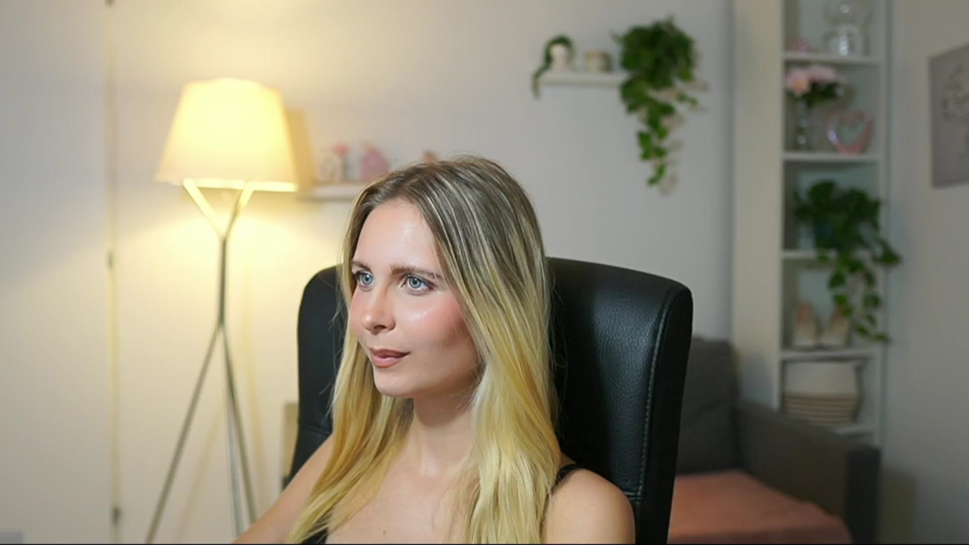 Gallery image thumbnail from Catecrago_'s myfreecams stream on, 09/03/2025, 12:54 image 18 of 20